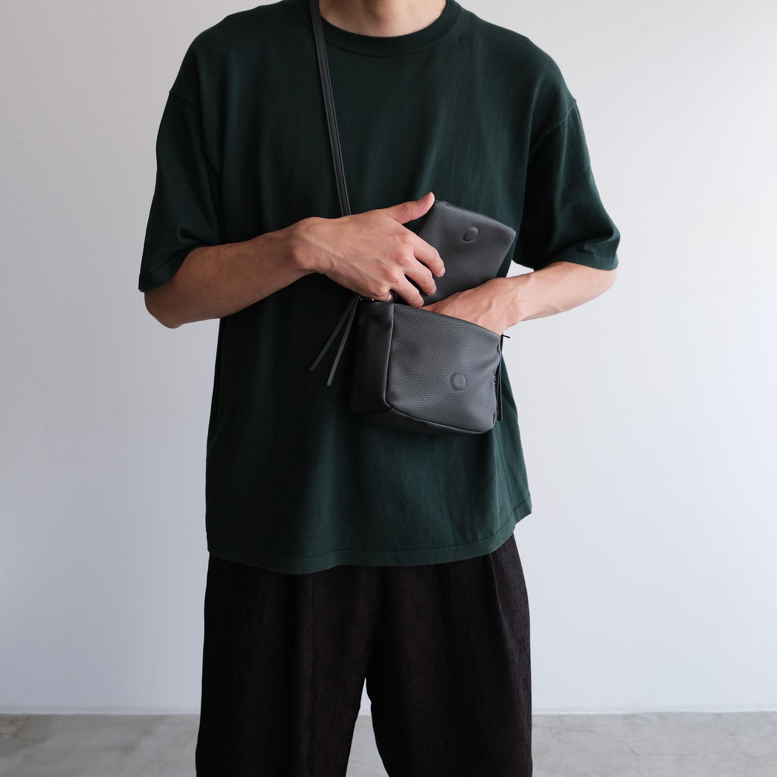 Tech Leather Mini Pouch -バッグ-（Charcoal / チャコール）