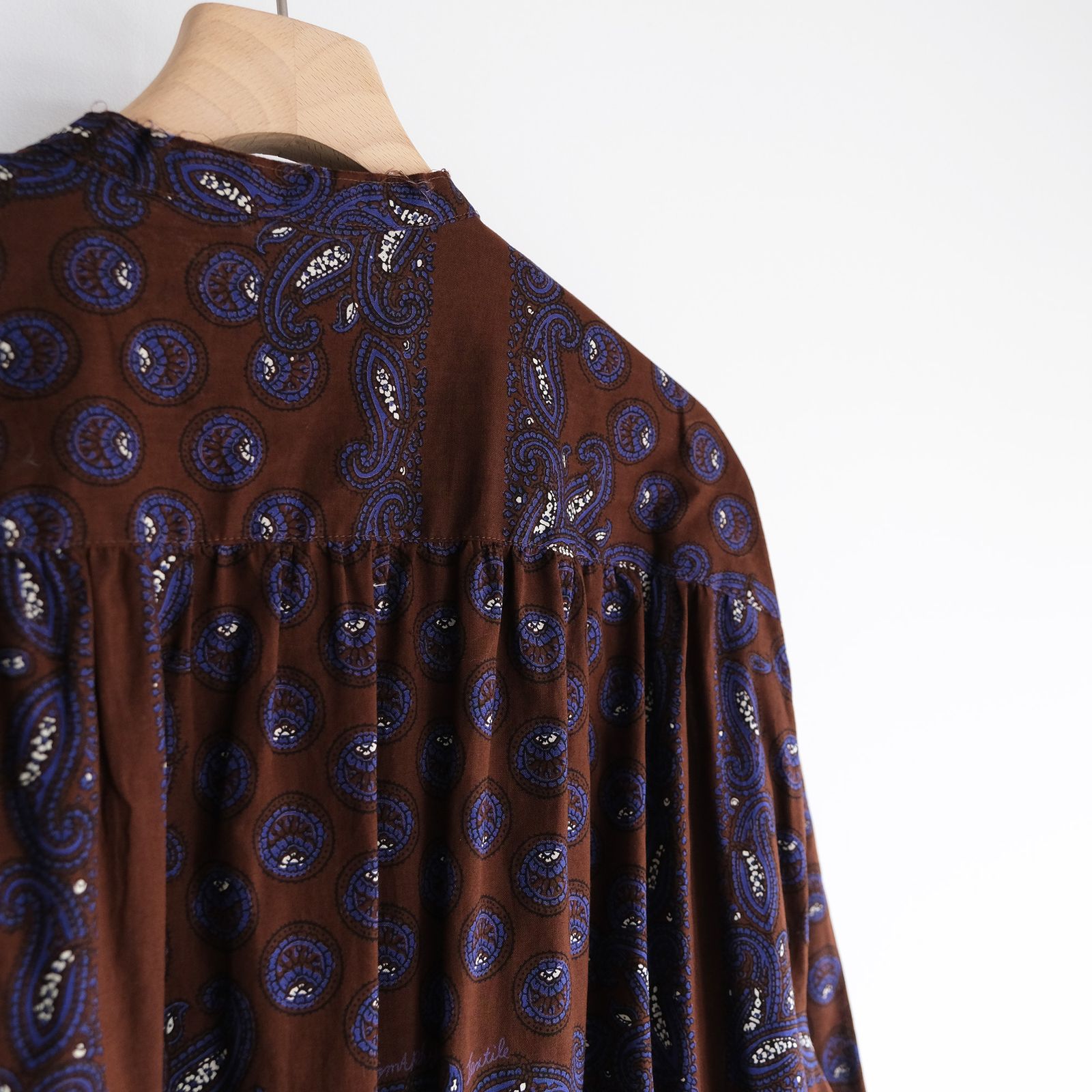 Paisley Gathered Blouse -ブラウス-（Brown / ブラウン）