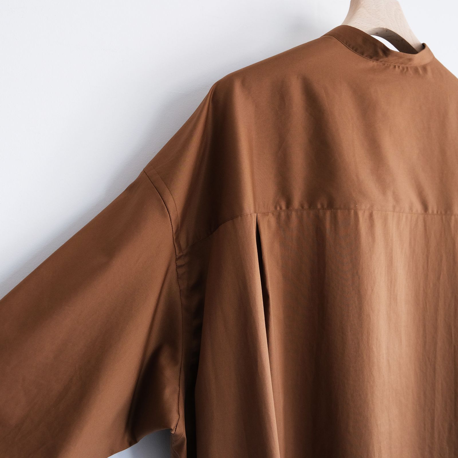 Graphpaper Oversized Shirts シャツ 半袖 ブラウン Graphpaper - Silocon Poplin Oversized Band Collar Shirt