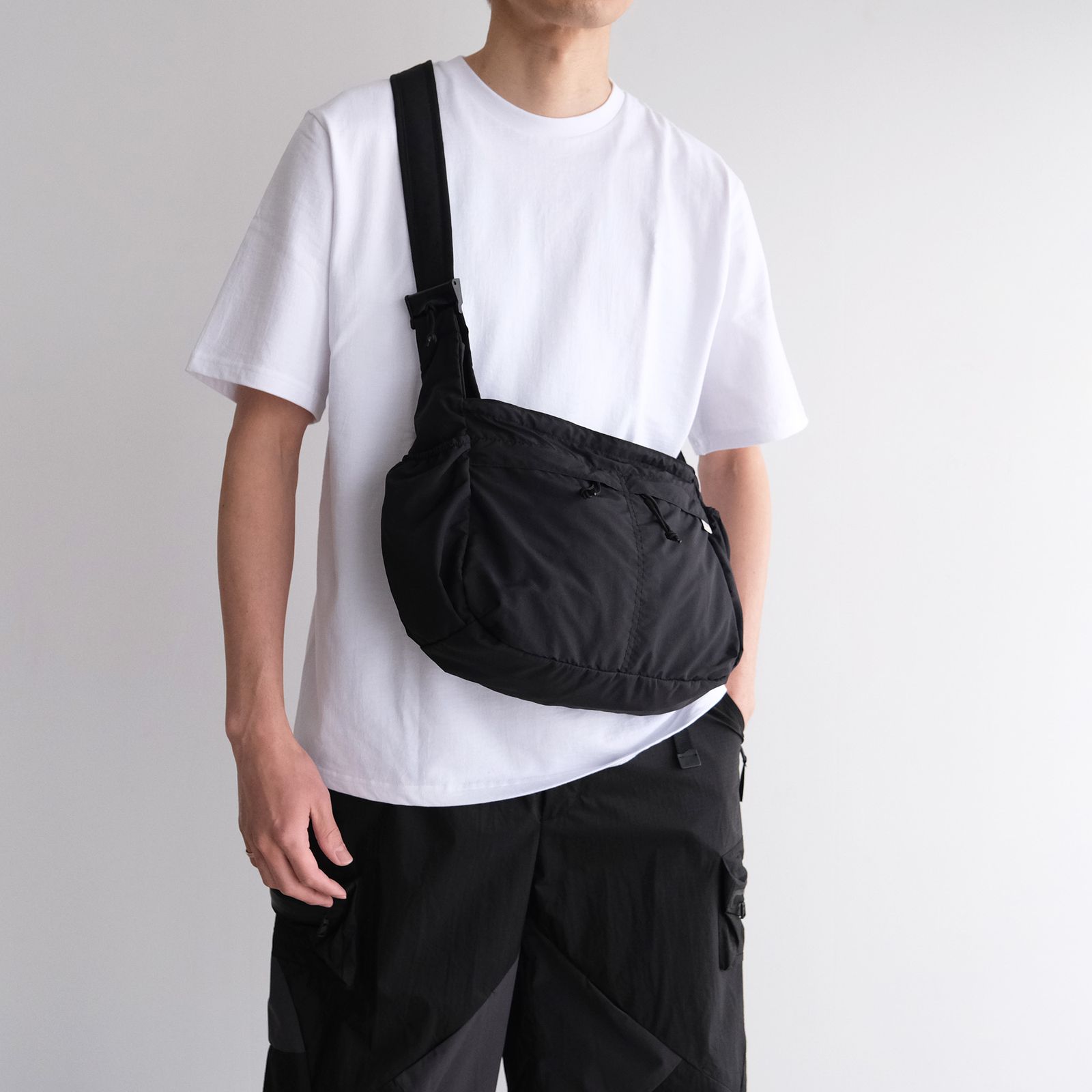 evcon （エビコン）1LDK メッセンジャーバッグ　ショルダーバッグ EVCON - Nylon Shoulder Bag -バッグ-（Black / ブラック