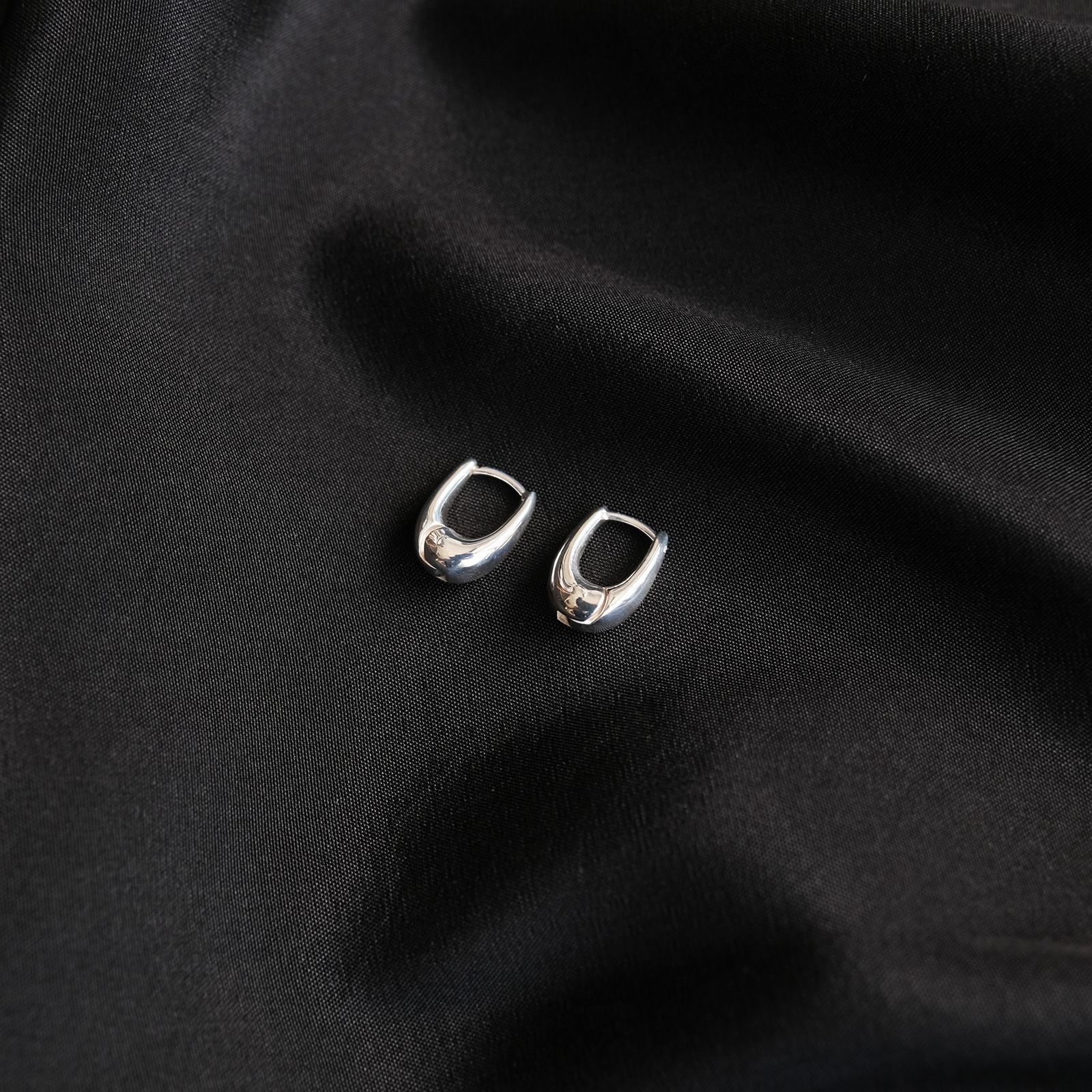 Tiny Tiny Puffy Hoops -ピアス-（Silver 925 / シルバー925）