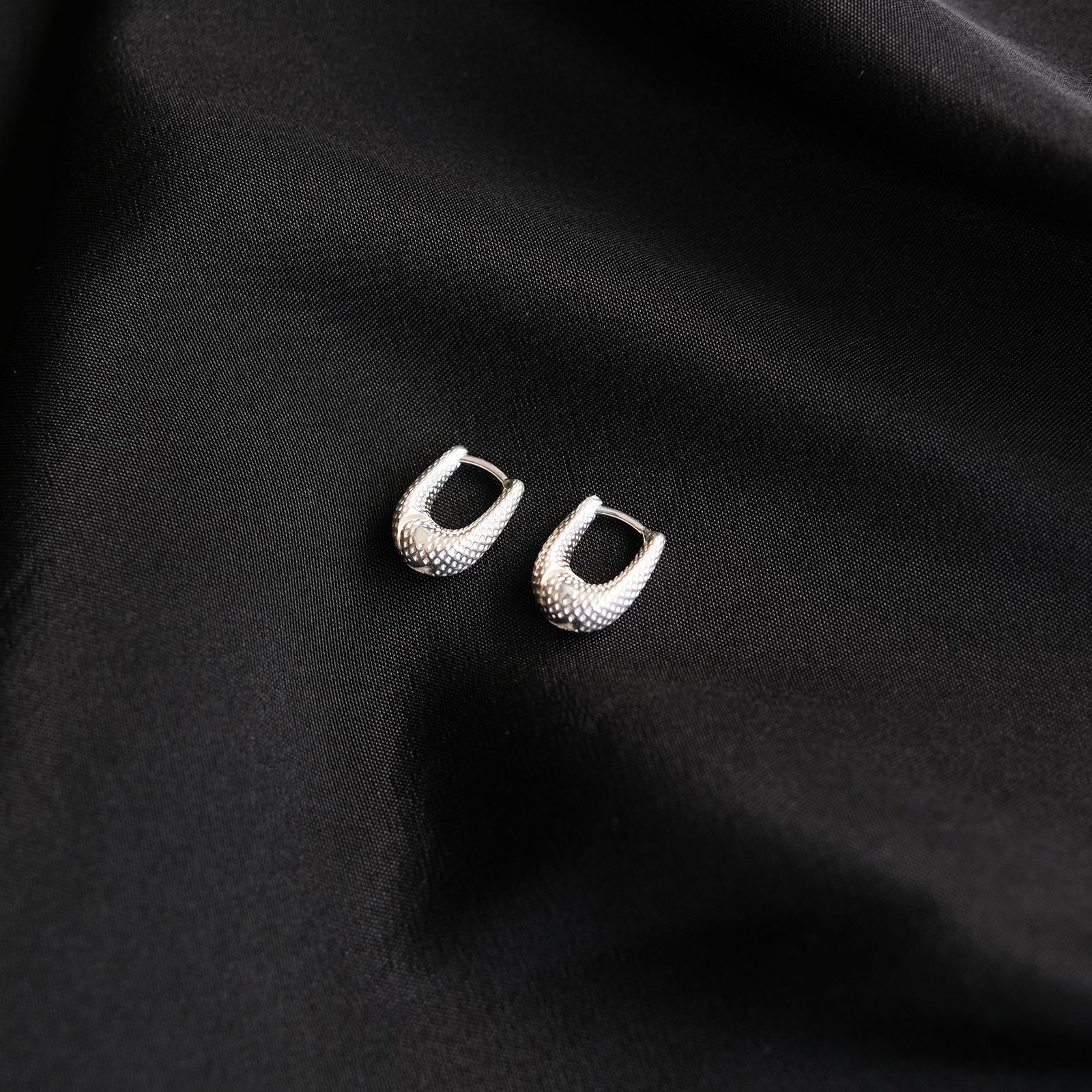 Tiny Tiny Dot Puffy Hoops -ピアス-（Silver 925 / シルバー925）