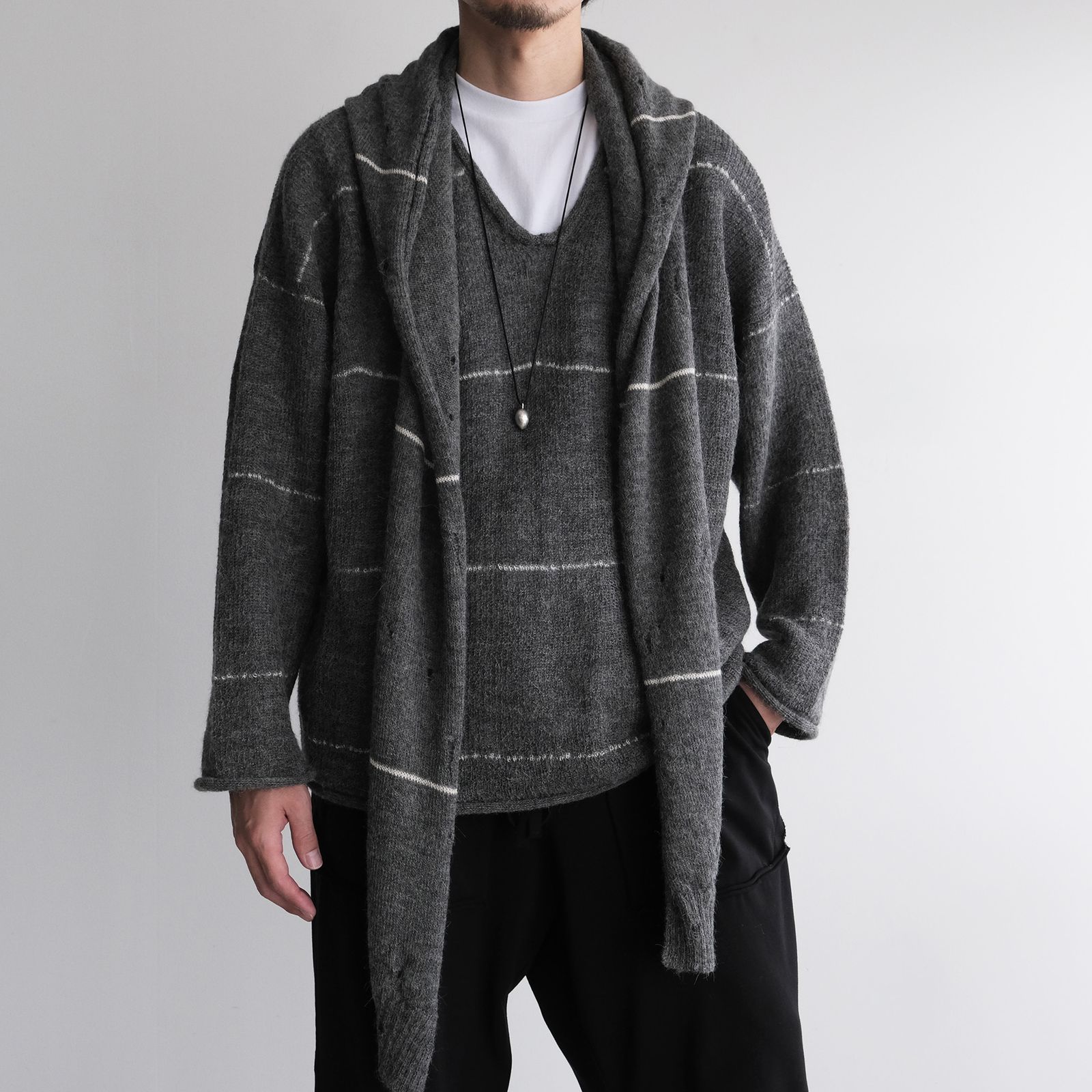 V-Neck Line Border Sweater -ニット-（Gray / グレー）