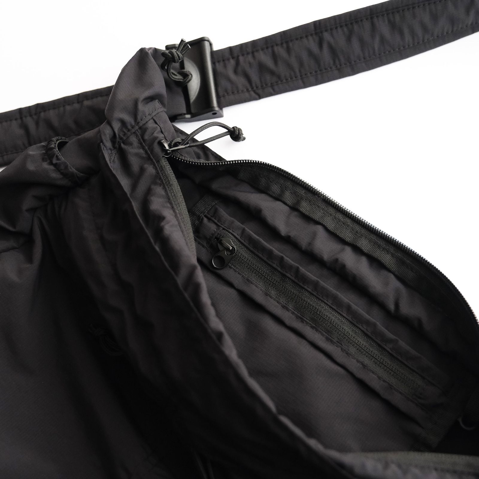 Nylon Shoulder Bag -バッグ-（Black / ブラック）