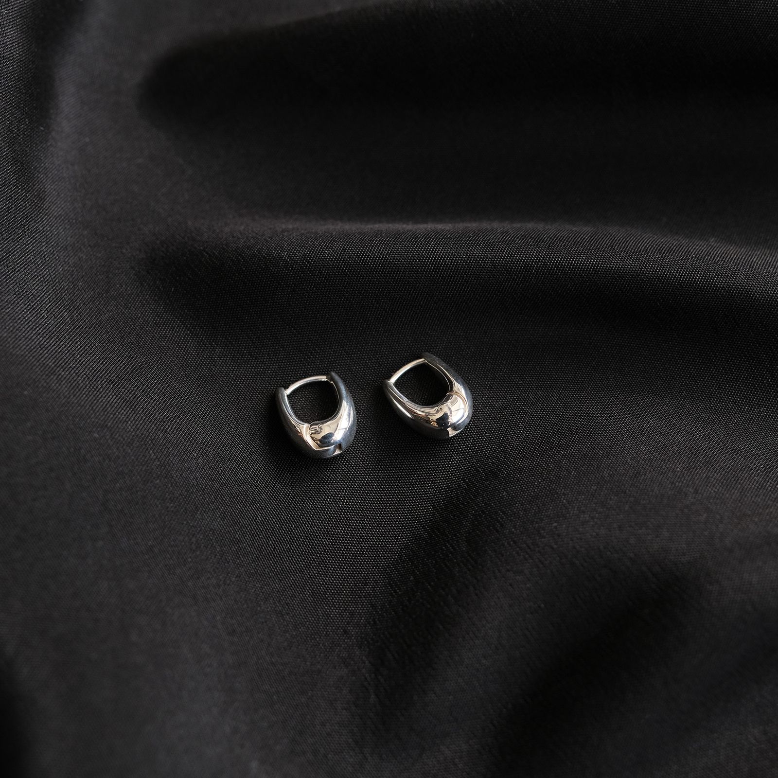 Tiny Tiny Puffy Hoops -ピアス-（Silver 925 / シルバー925）