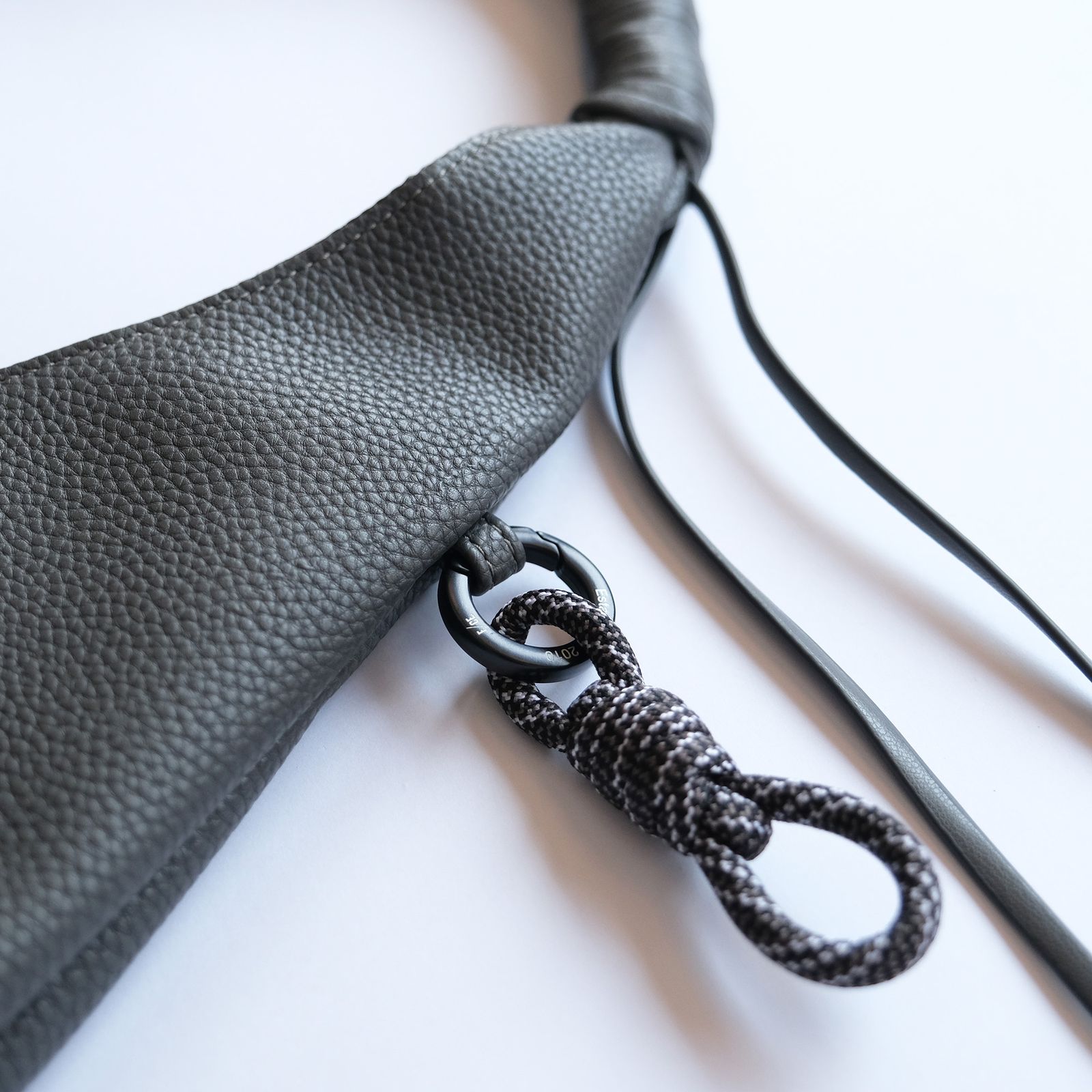 Tech Leather Wrapping Handle Tote -バッグ-（Charcoal / チャコール）