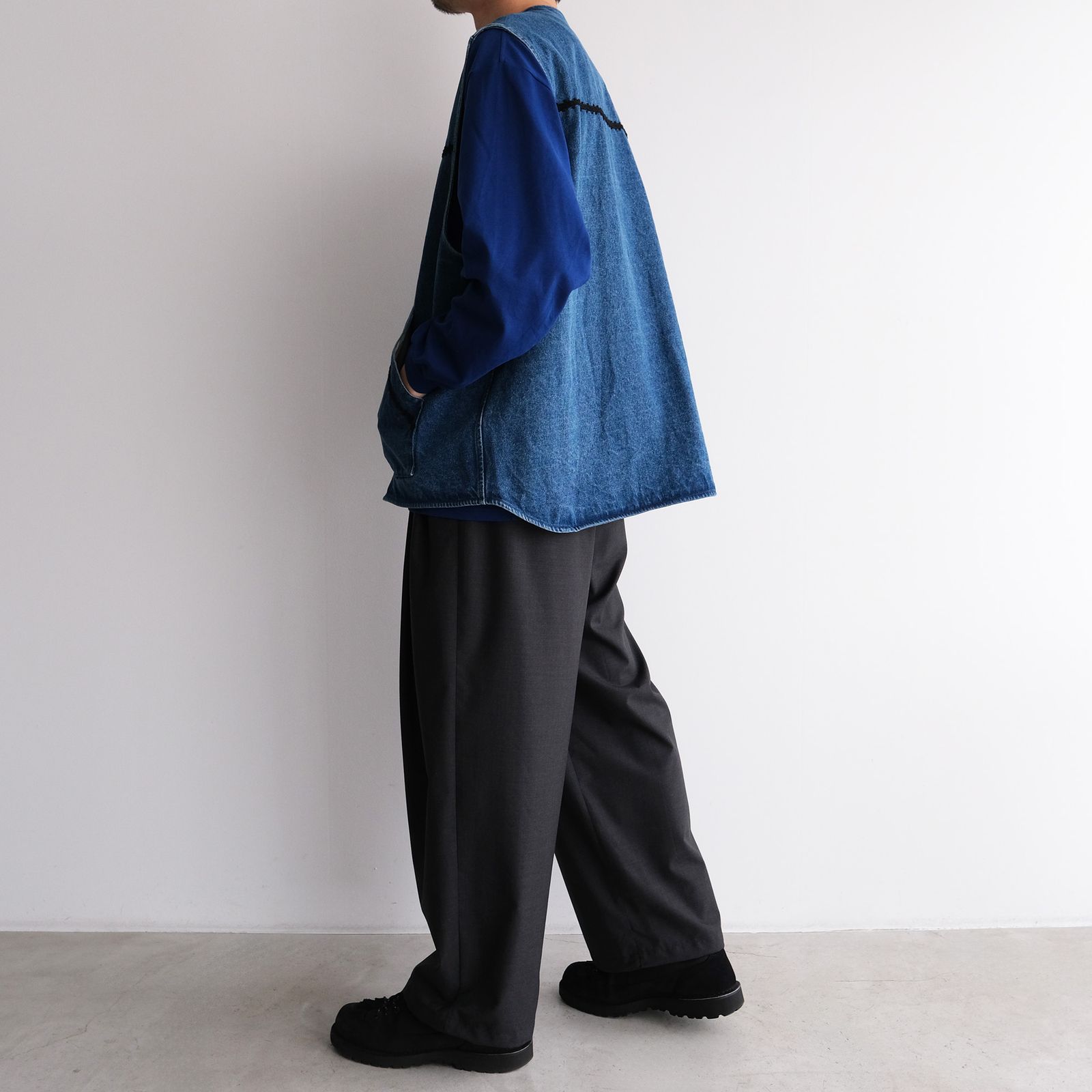 Trim Embroidery Denim Vest -ベスト-（Indigo×Black / インディゴ×ホワイト）
