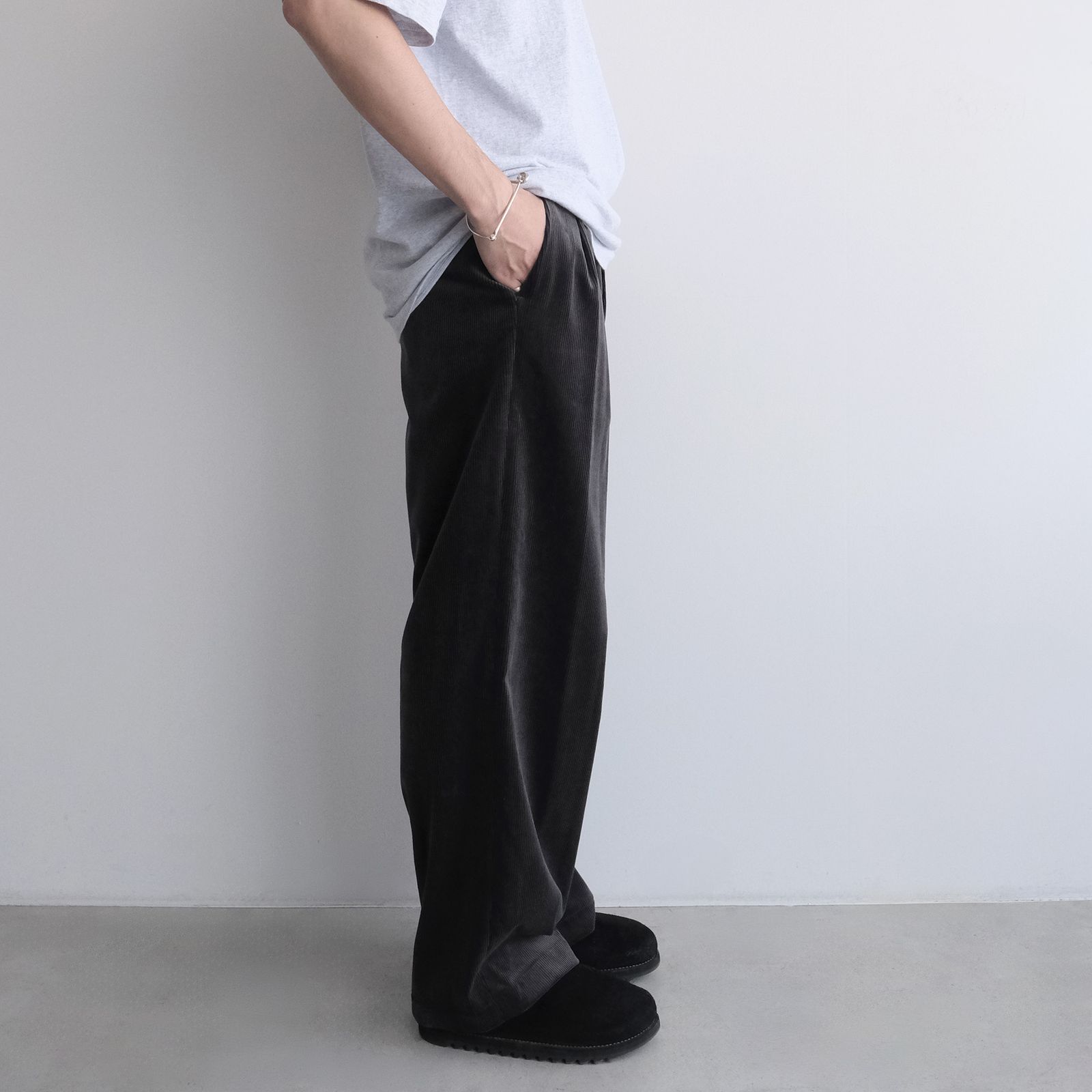 Suvin Corduroy Wide Straight Trousers -パンツ-（Gray / グレー）GU263-40213B