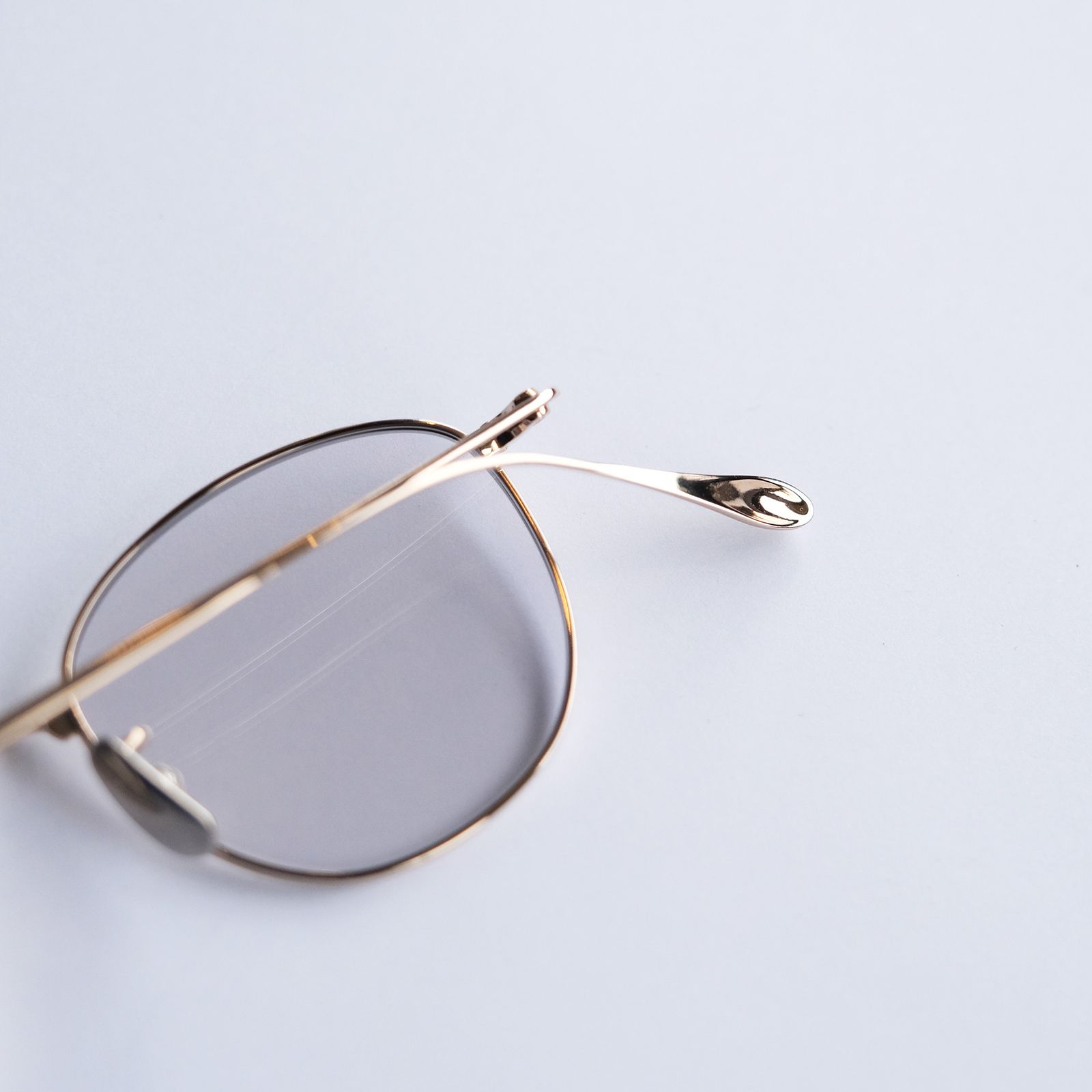 "KOUGETSU" Champagne Gold × Clear to D.Gray (調光モデル) -サングラス-