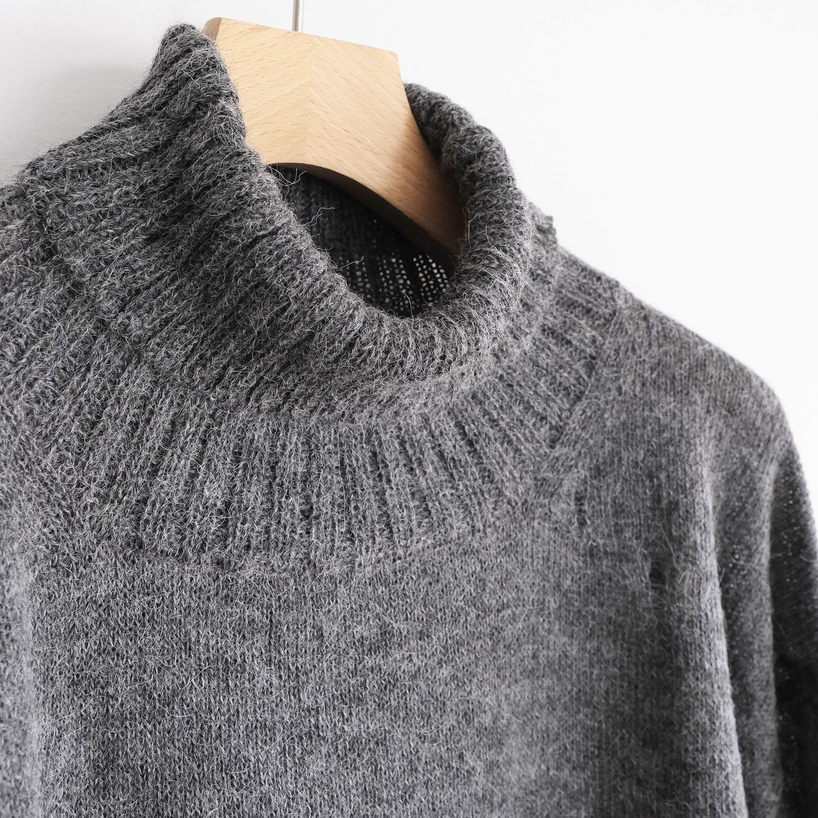 Turtleneck Sweater -ニット-（Gray / グレー）