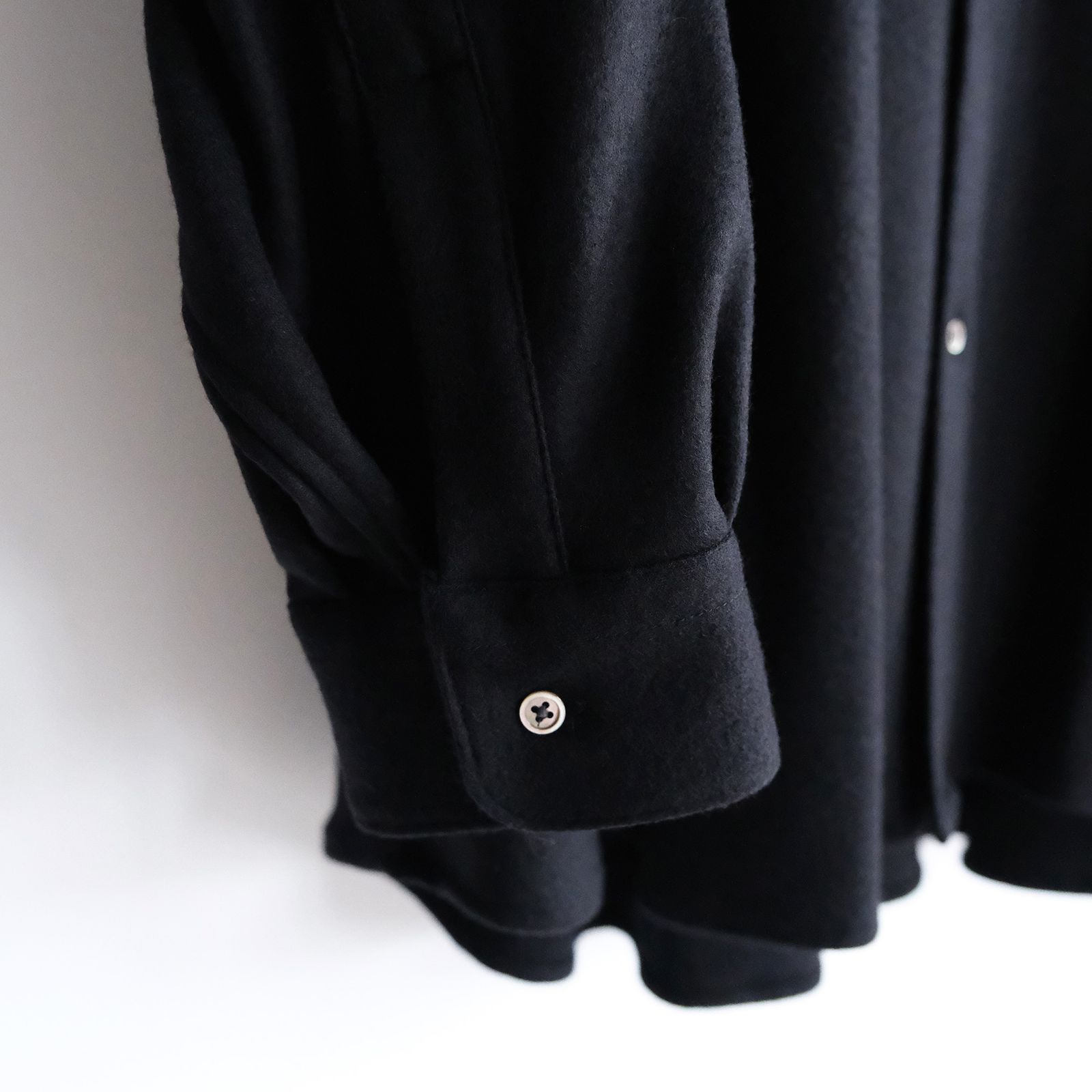 Wool Smooth Flannel Oversized Band Collar Shirt -シャツ-（Black / ブラック）