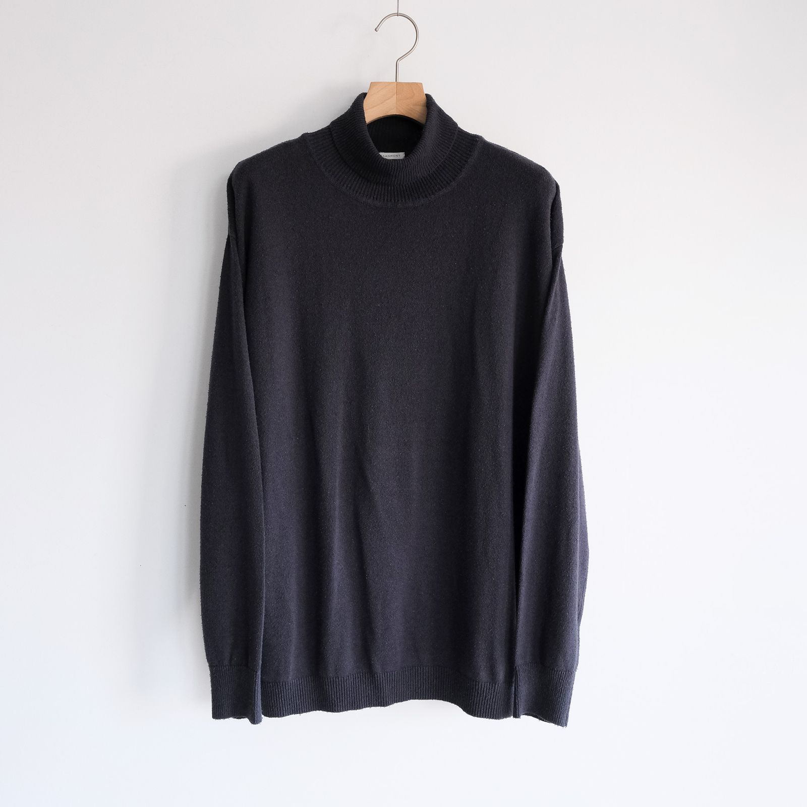 Silk Knit Turtle Neck -ニット-（Dark Navy / ダークネイビー）