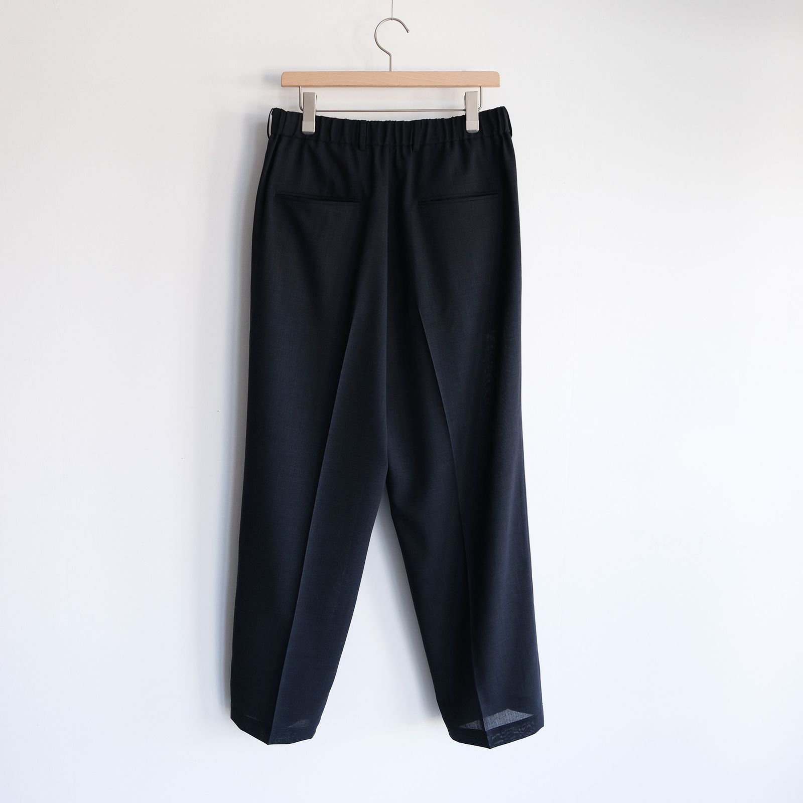 Twist Wool Gauze Two Tucked Easy Pants -スラックス-（Navy Top / ネイビートップ）