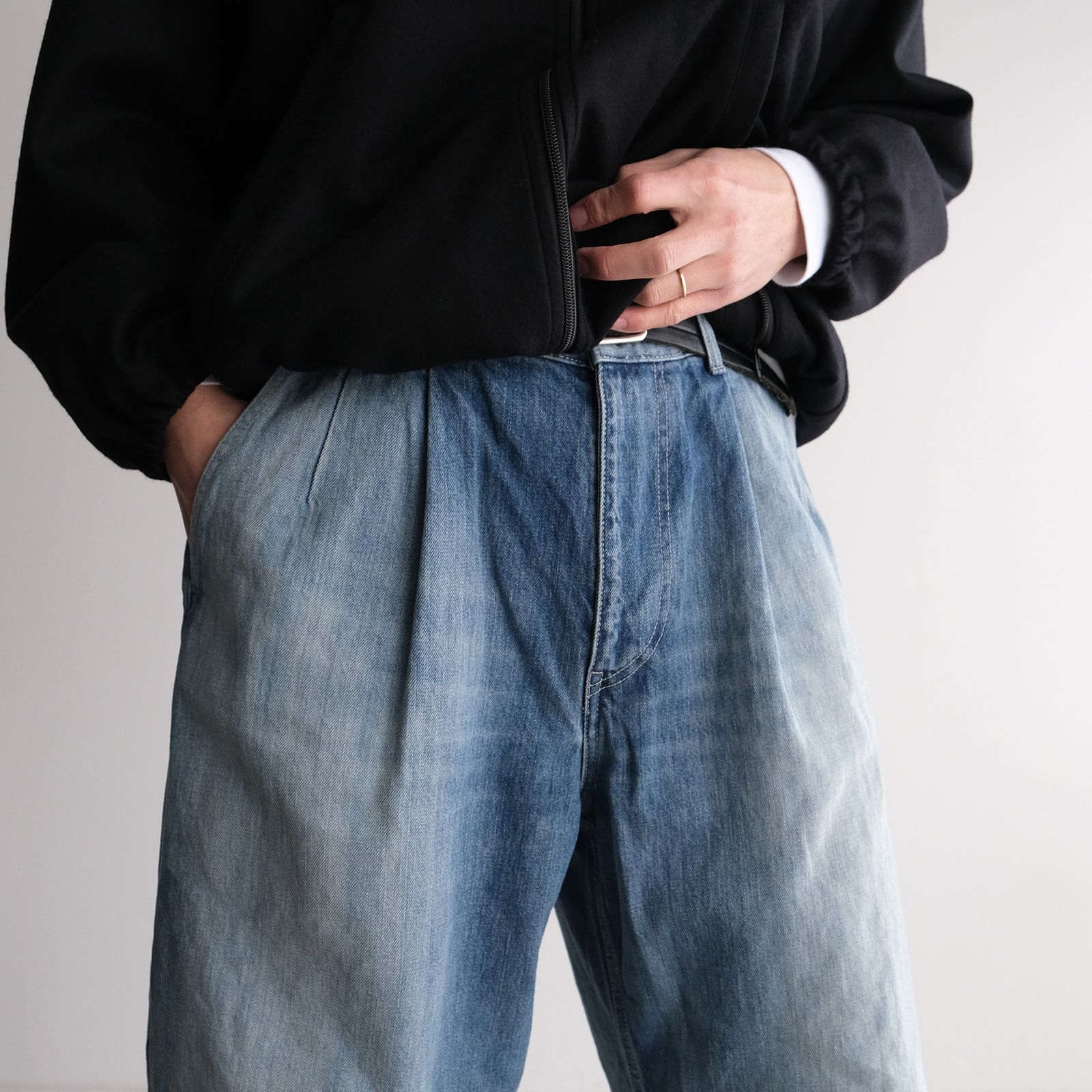 Selvage Denim Two Tuck Pants -デニムパンツ-（Indigo Light Fade / インディゴライトフェード）GU261-40061LB