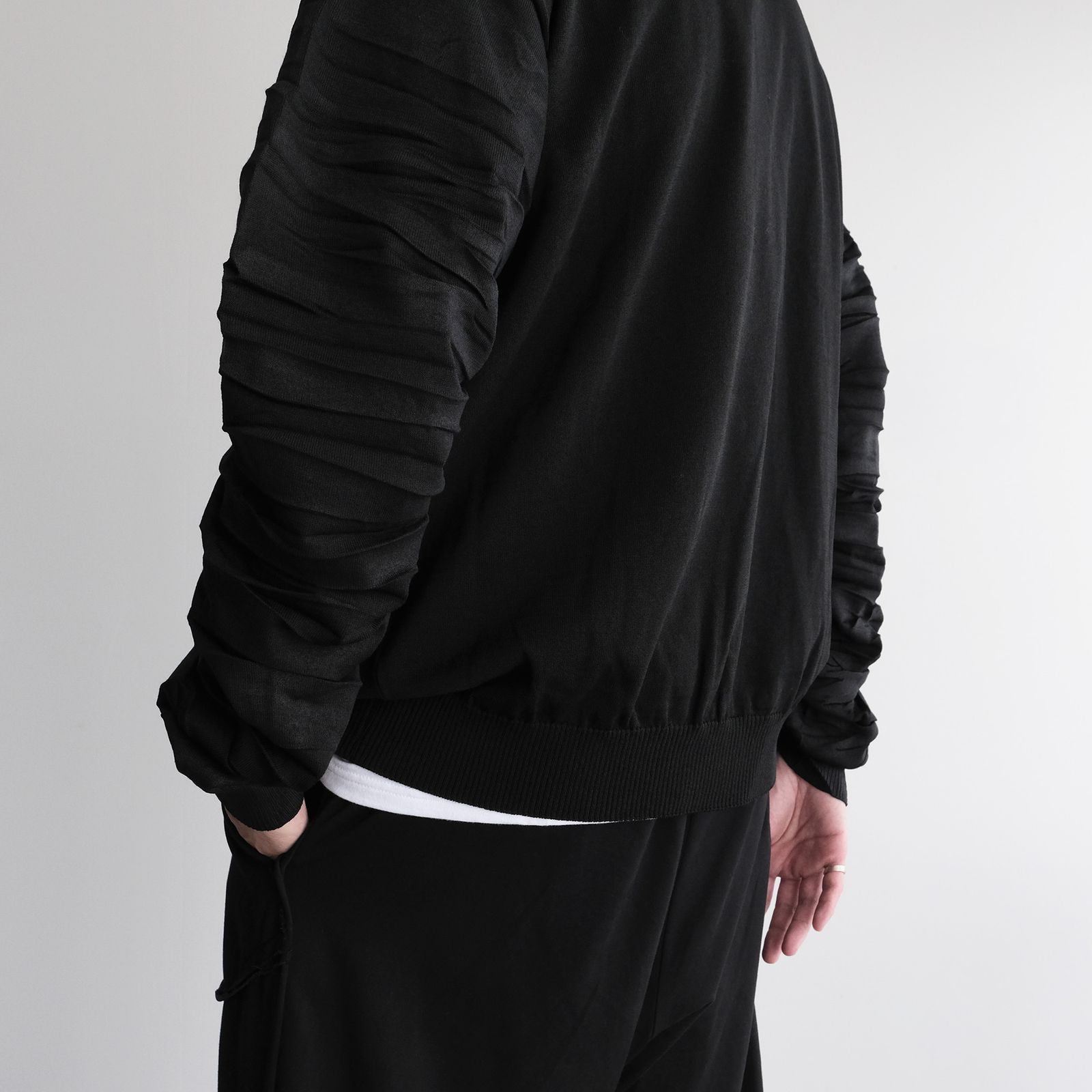 "Shirring" Sleeve Knit -ニット-（Black / ブラック）