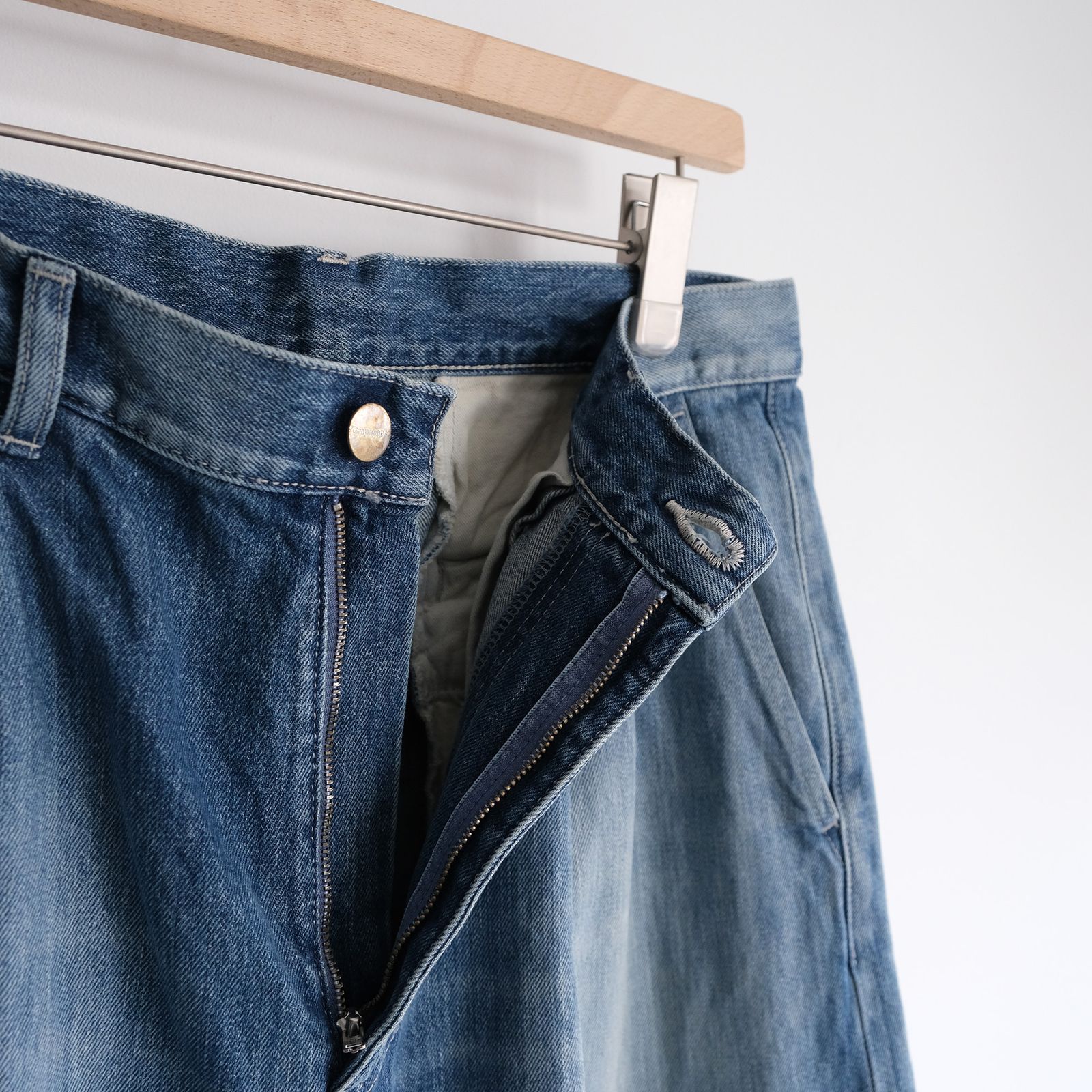 Selvage Denim Two Tuck Pants -デニムパンツ-（Indigo Light Fade / インディゴライトフェード）GU261-40061LB