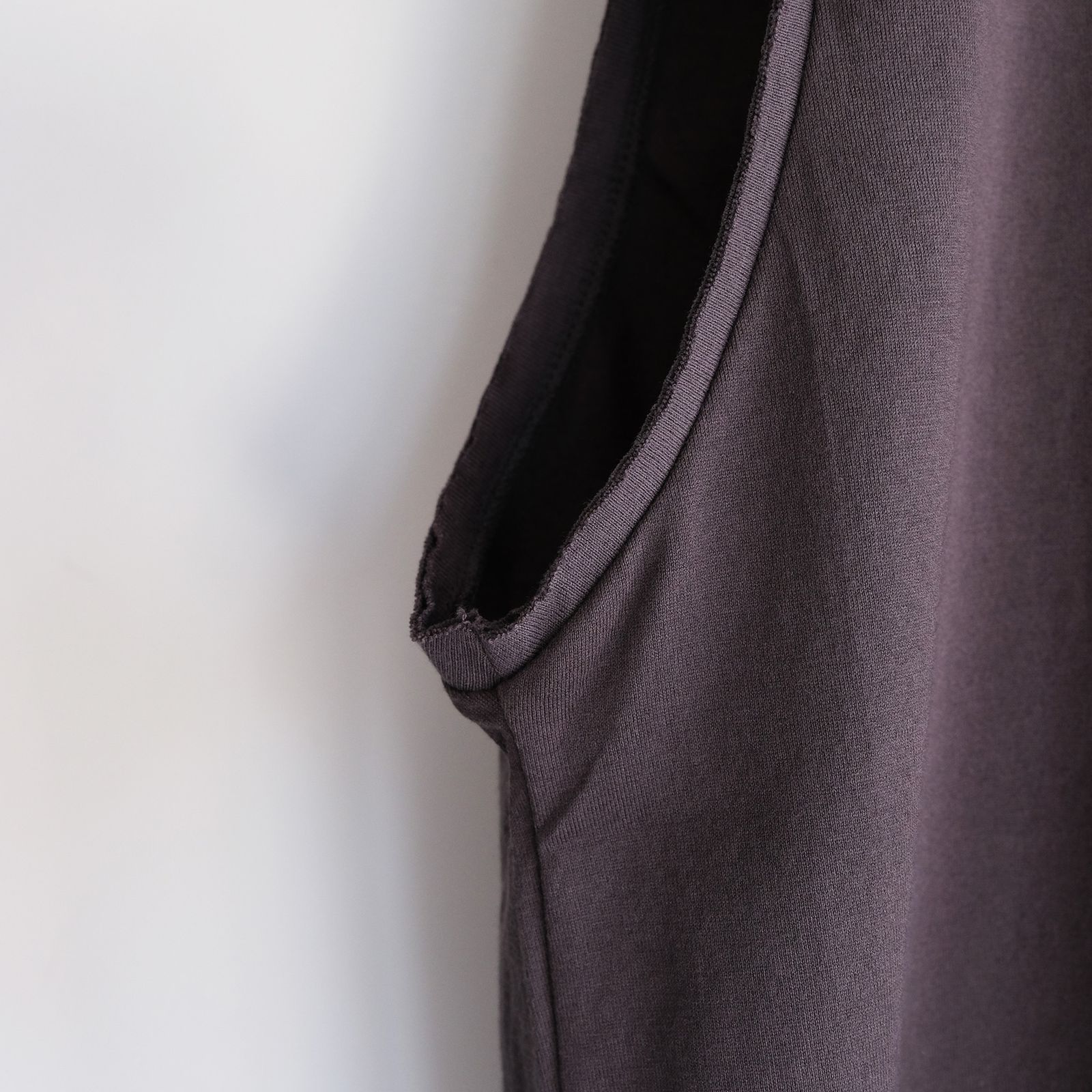 Sleeve Less T-Shirts -タンクトップ-（Charcoal / チャコール）