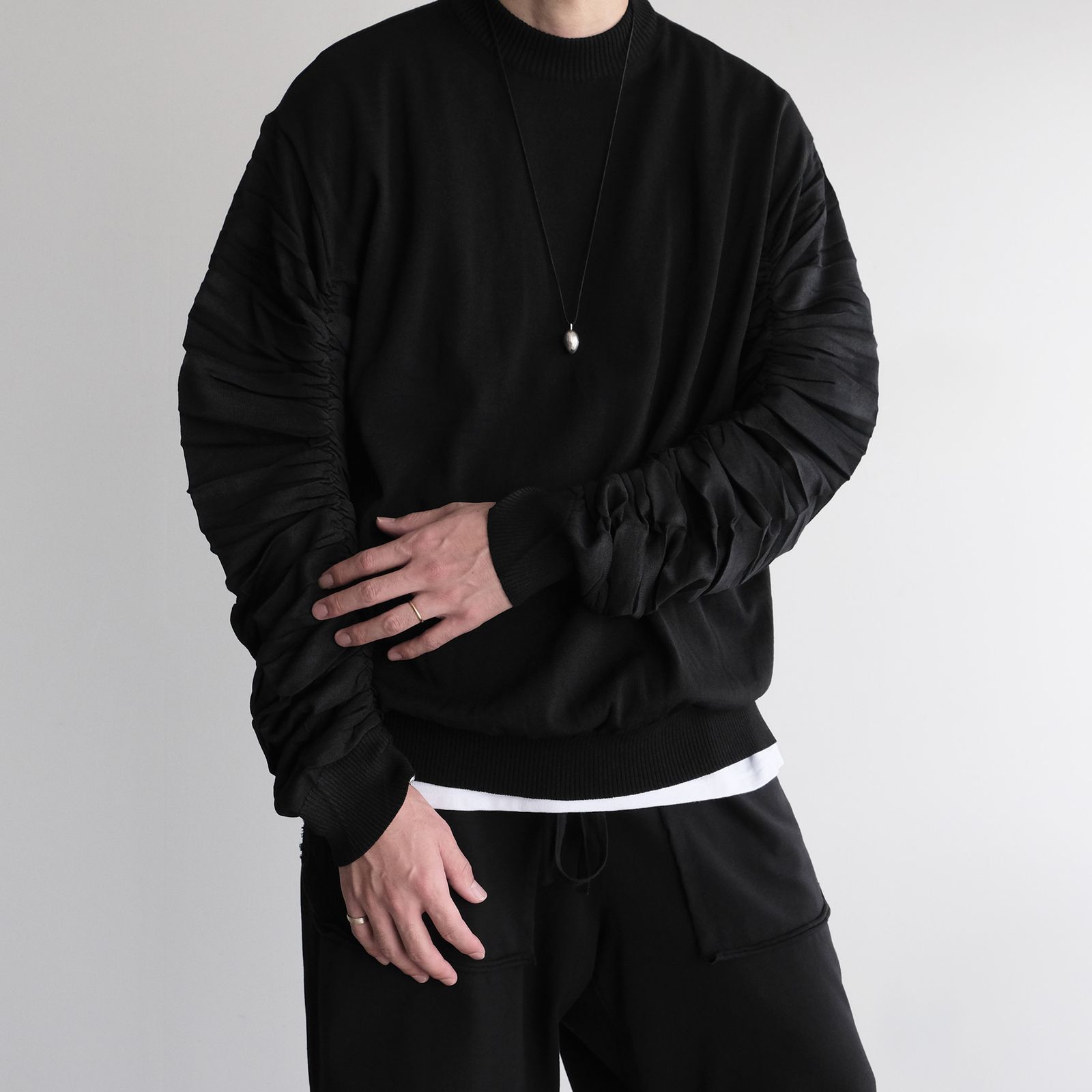 "Shirring" Sleeve Knit -ニット-（Black / ブラック）