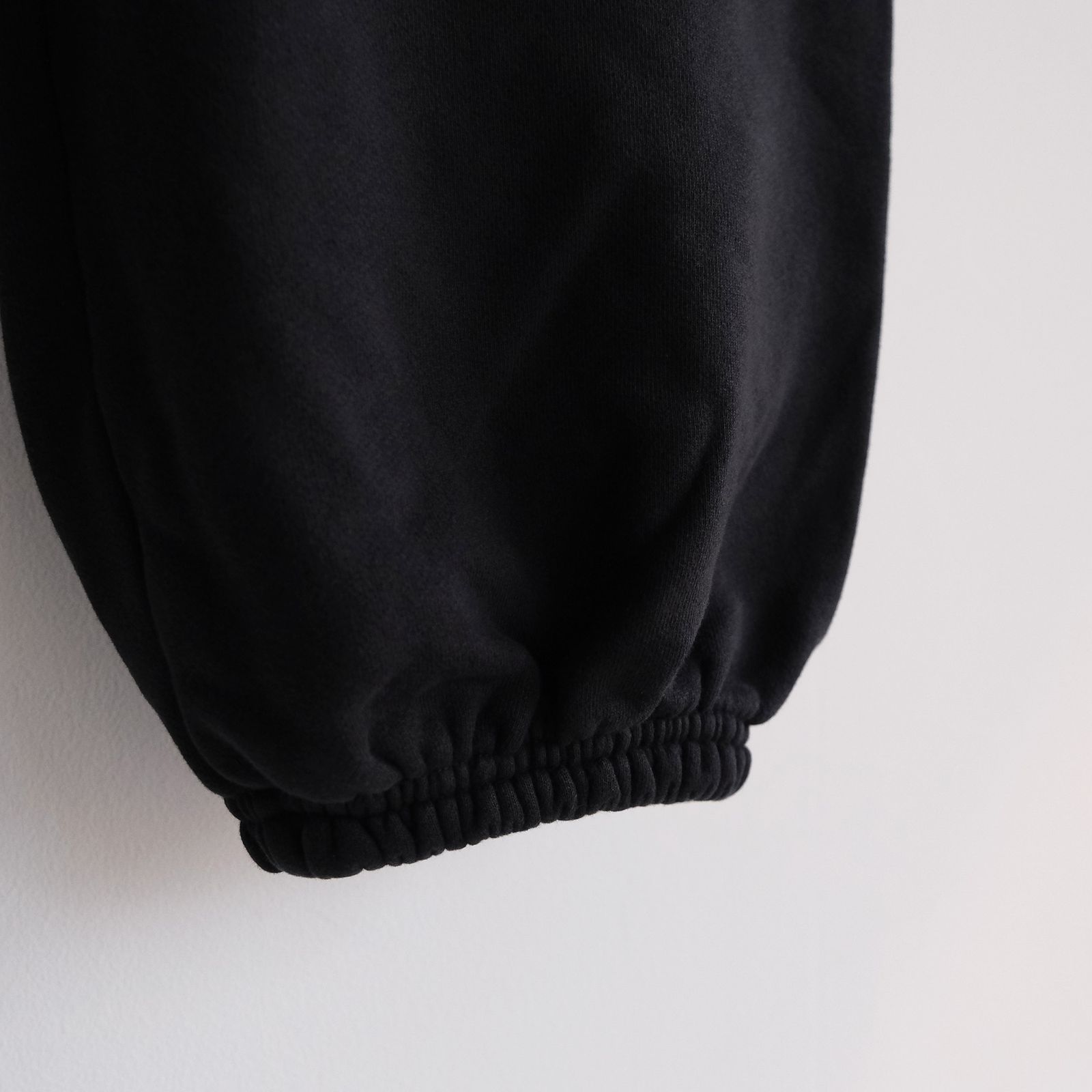 Cursive Sign ST PT 16oz -スウェットパンツ-（Fade Black / フェード ブラック）