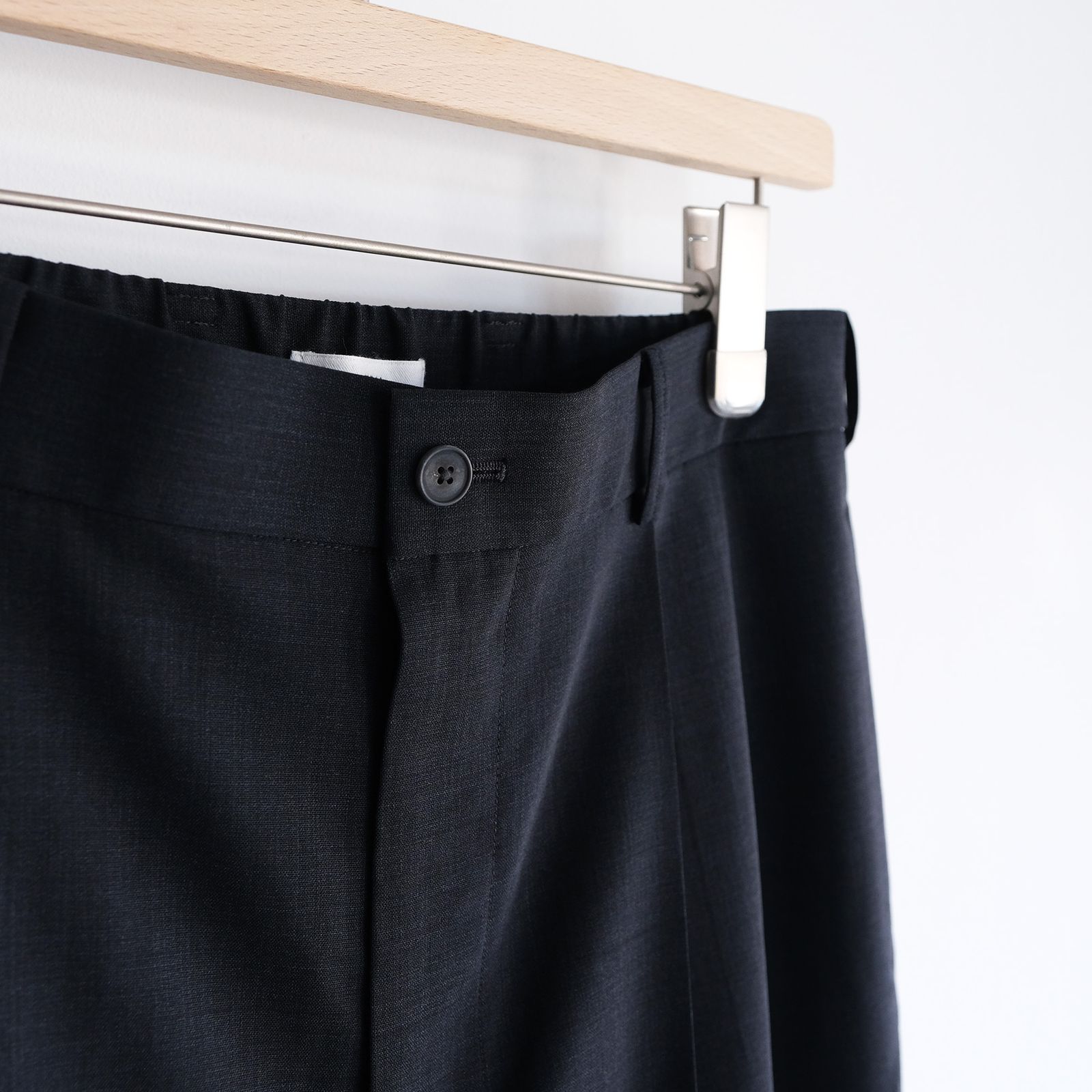 Twist Wool Gauze Two Tucked Easy Pants -スラックス-（Navy Top / ネイビートップ）