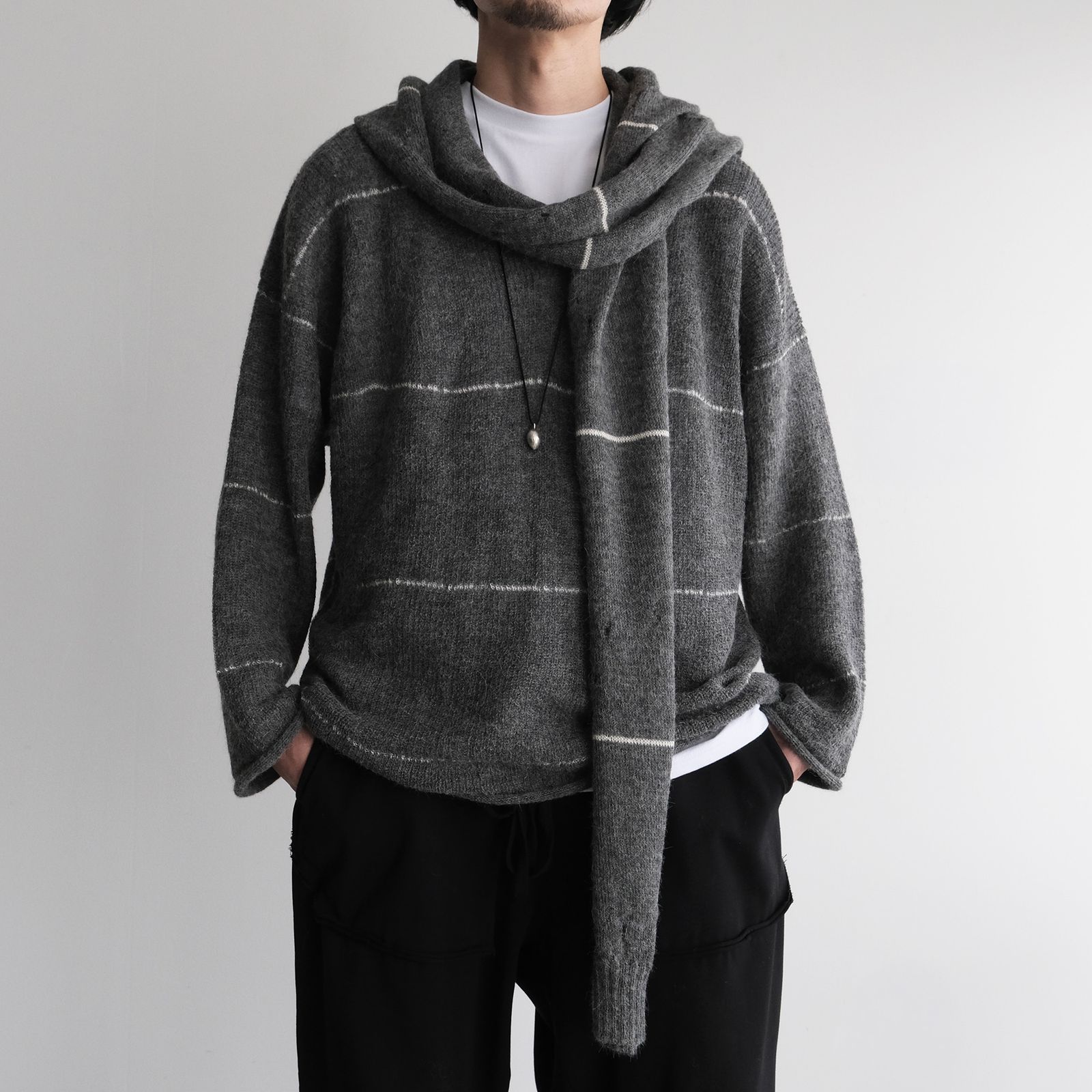 V-Neck Line Border Sweater -ニット-（Gray / グレー）