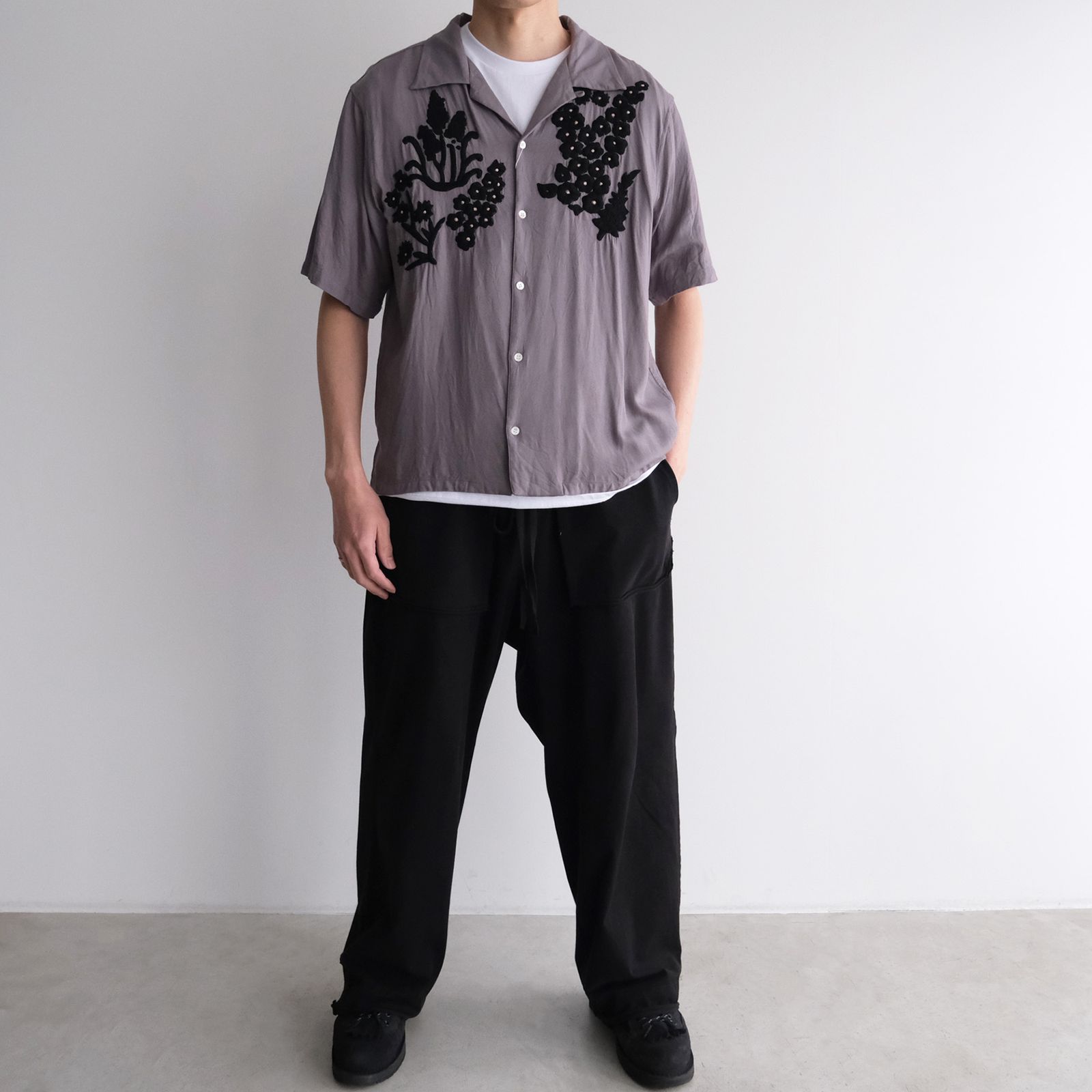 Flower Hand Embroidery Shirt -シャツ-（Gray / グレー）