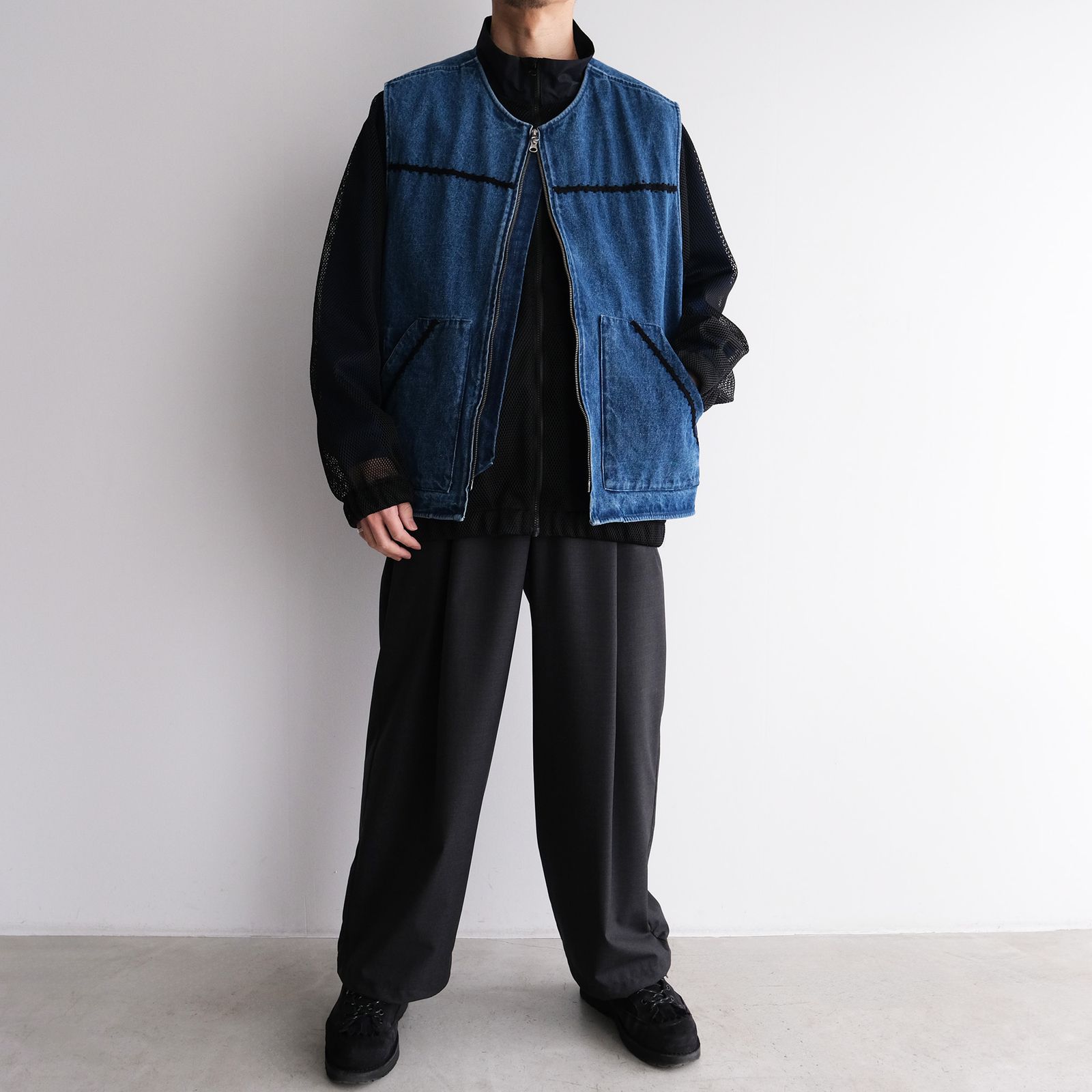 Trim Embroidery Denim Vest -ベスト-（Indigo×Black / インディゴ×ホワイト）