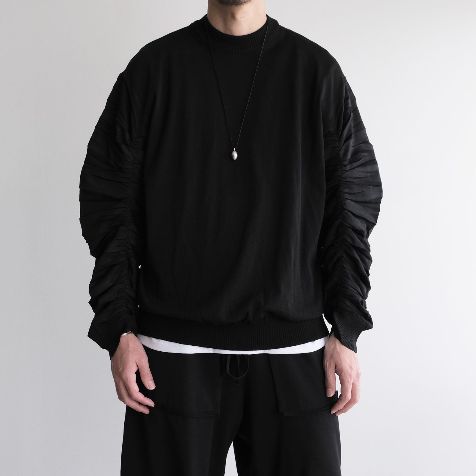 "Shirring" Sleeve Knit -ニット-（Black / ブラック）