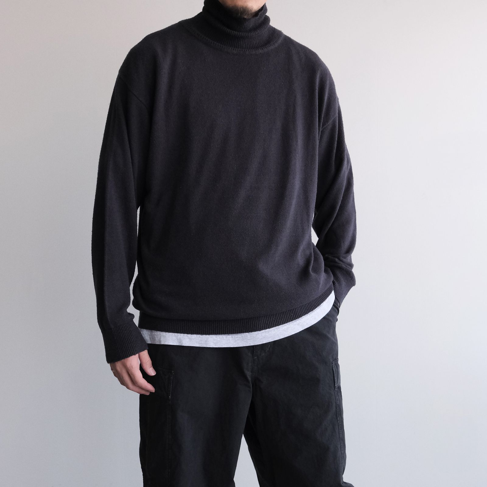 Silk Knit Turtle Neck -ニット-（Dark Navy / ダークネイビー）