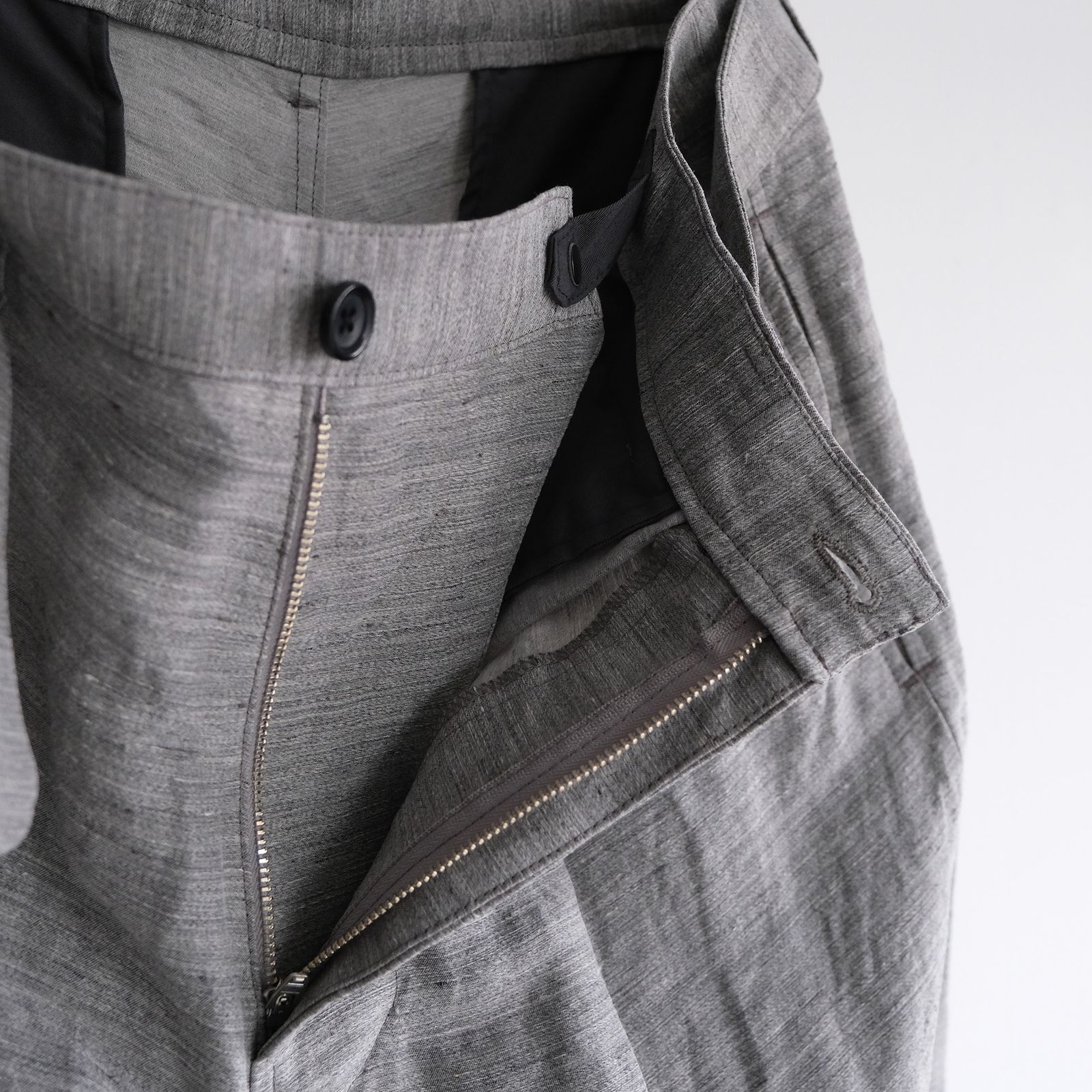 Linen Cupro Back Satin Belted Pants -パンツ-（Gray / グレー）GM261-40371