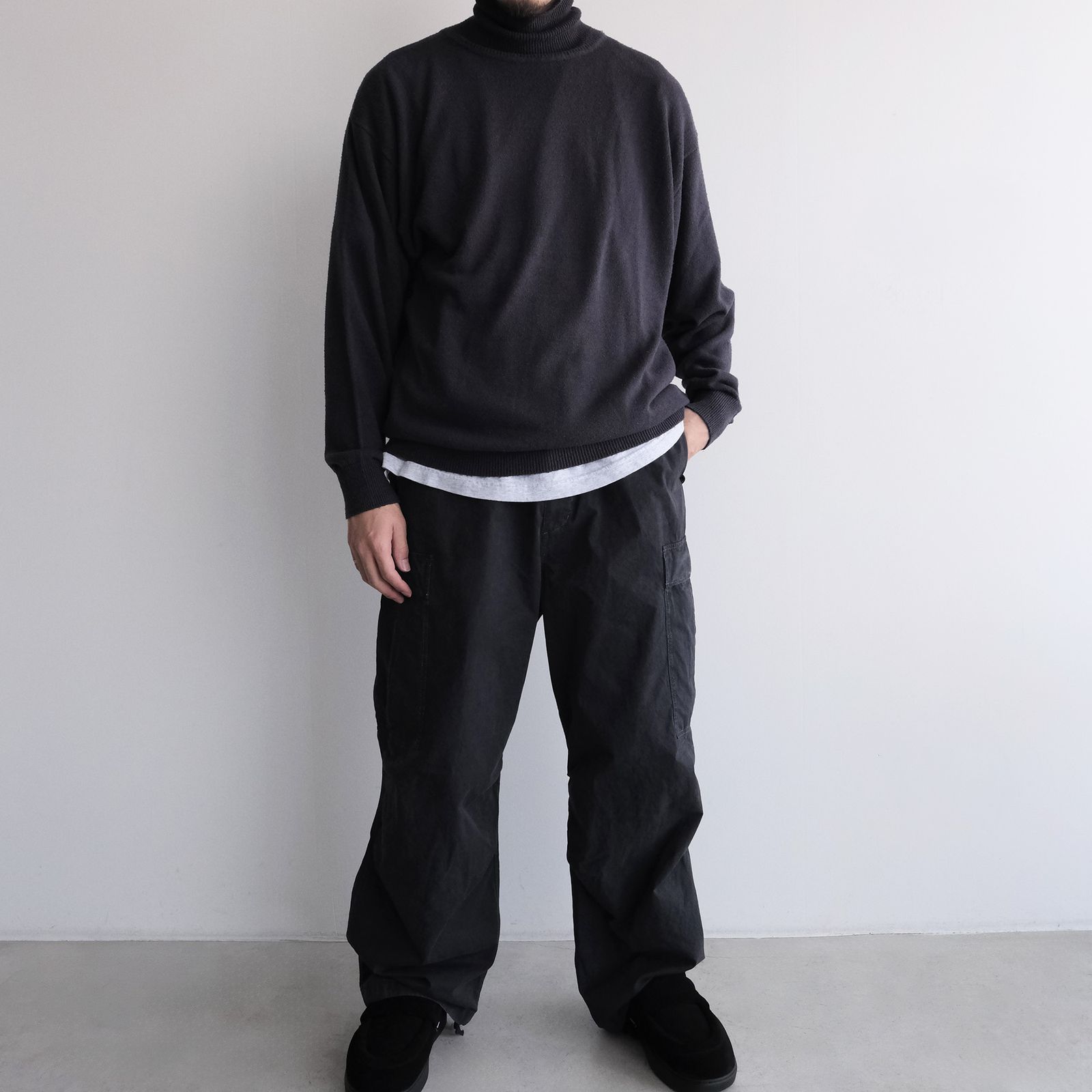 Silk Knit Turtle Neck -ニット-（Dark Navy / ダークネイビー）