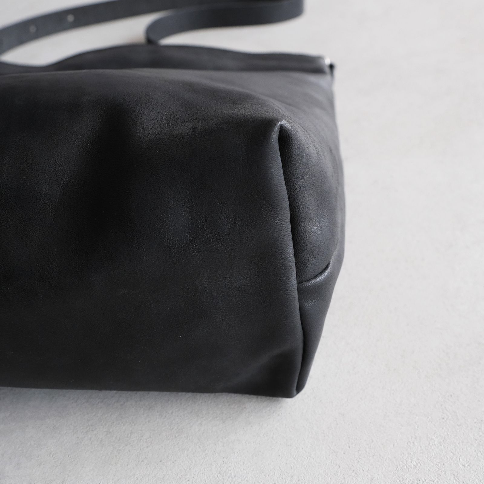 Soft Horse Full Grain Nylon Lining Shoulder Bag -バッグ-（Black / ブラック）