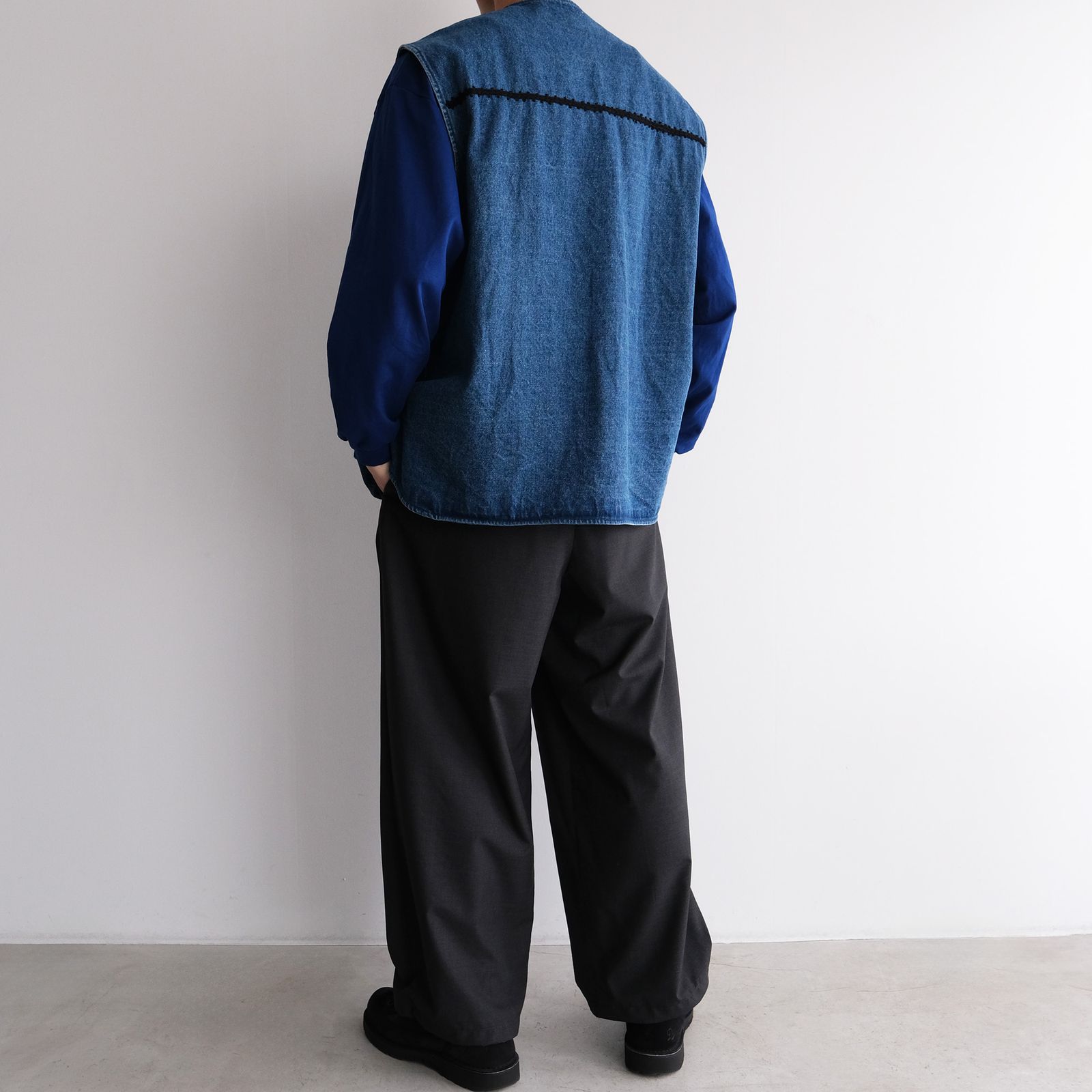 Trim Embroidery Denim Vest -ベスト-（Indigo×Black / インディゴ×ホワイト）