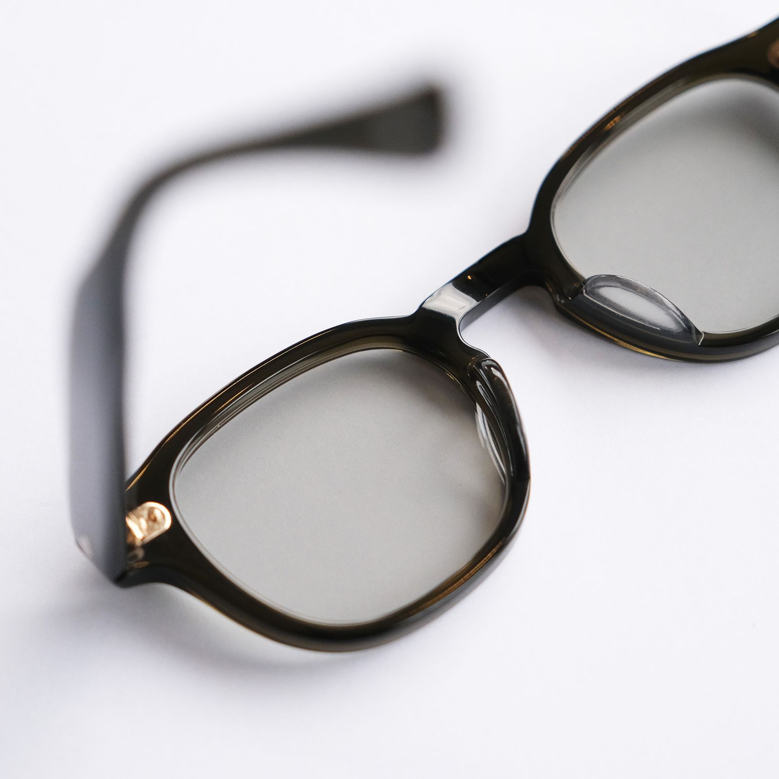 "NOCHINO" Clear Smoke Olive×Gray Green to D.Gray (調光モデル) -サングラス-