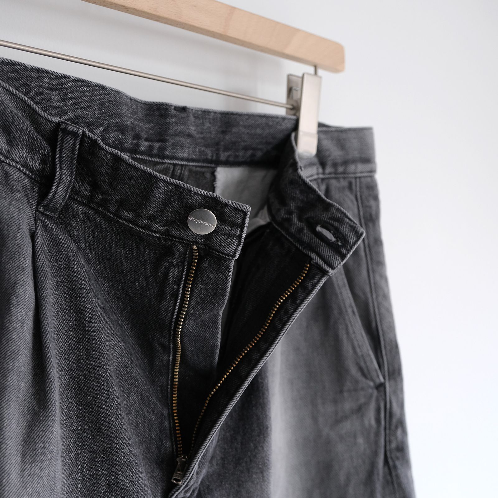 Selvage Denim Two Tuck Pants -デニムパンツ-（Black Light Fade / ブラックライトフェード）GU261-40061LB