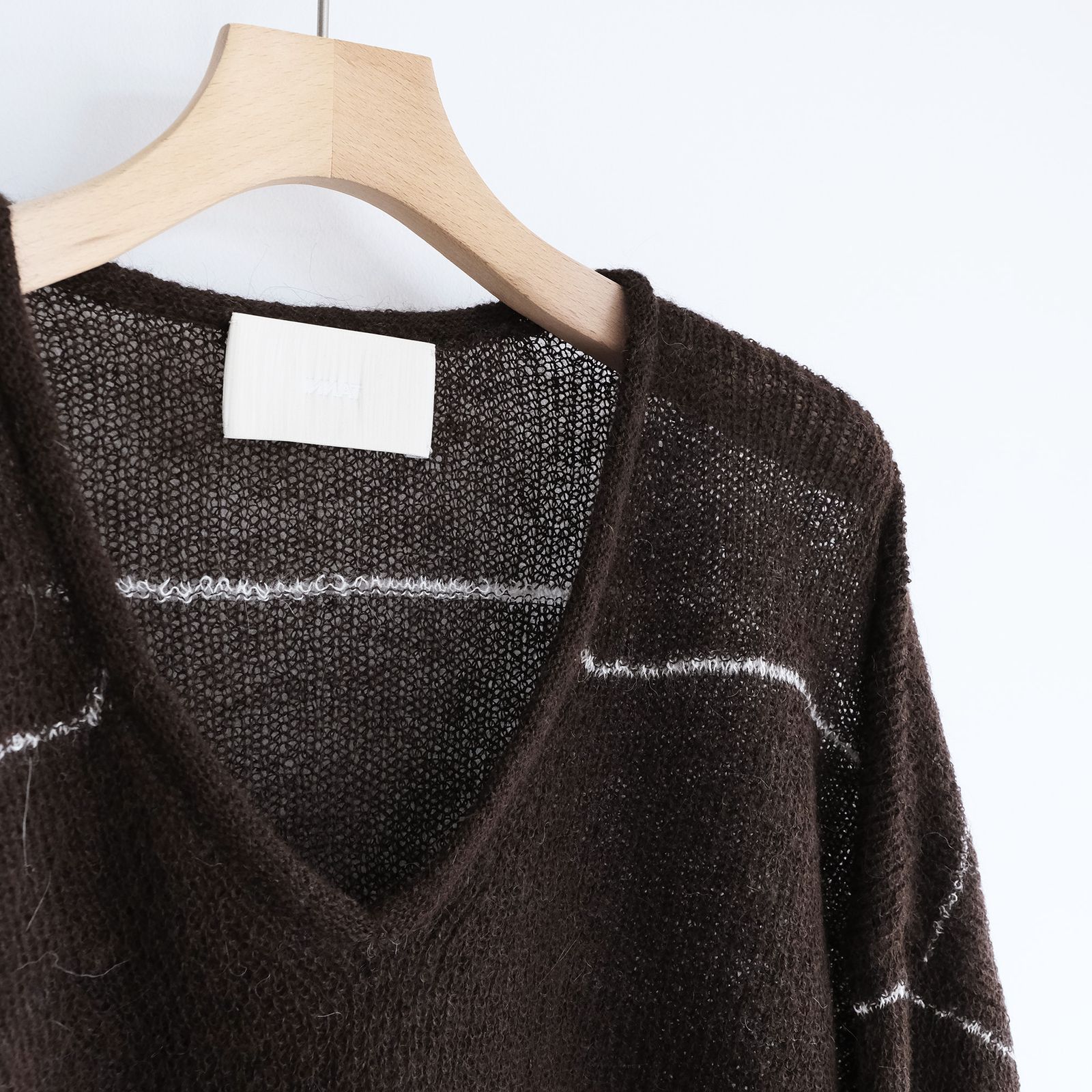 V-Neck Line Border Sweater -ニット-（Brown / ブラウン）
