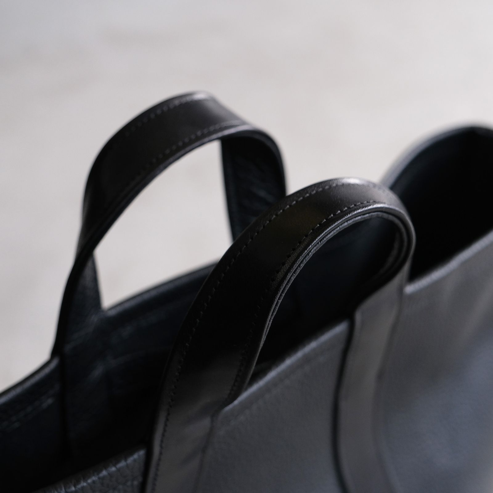 Day Tote Bag M -バッグ-（Black / ブラック）