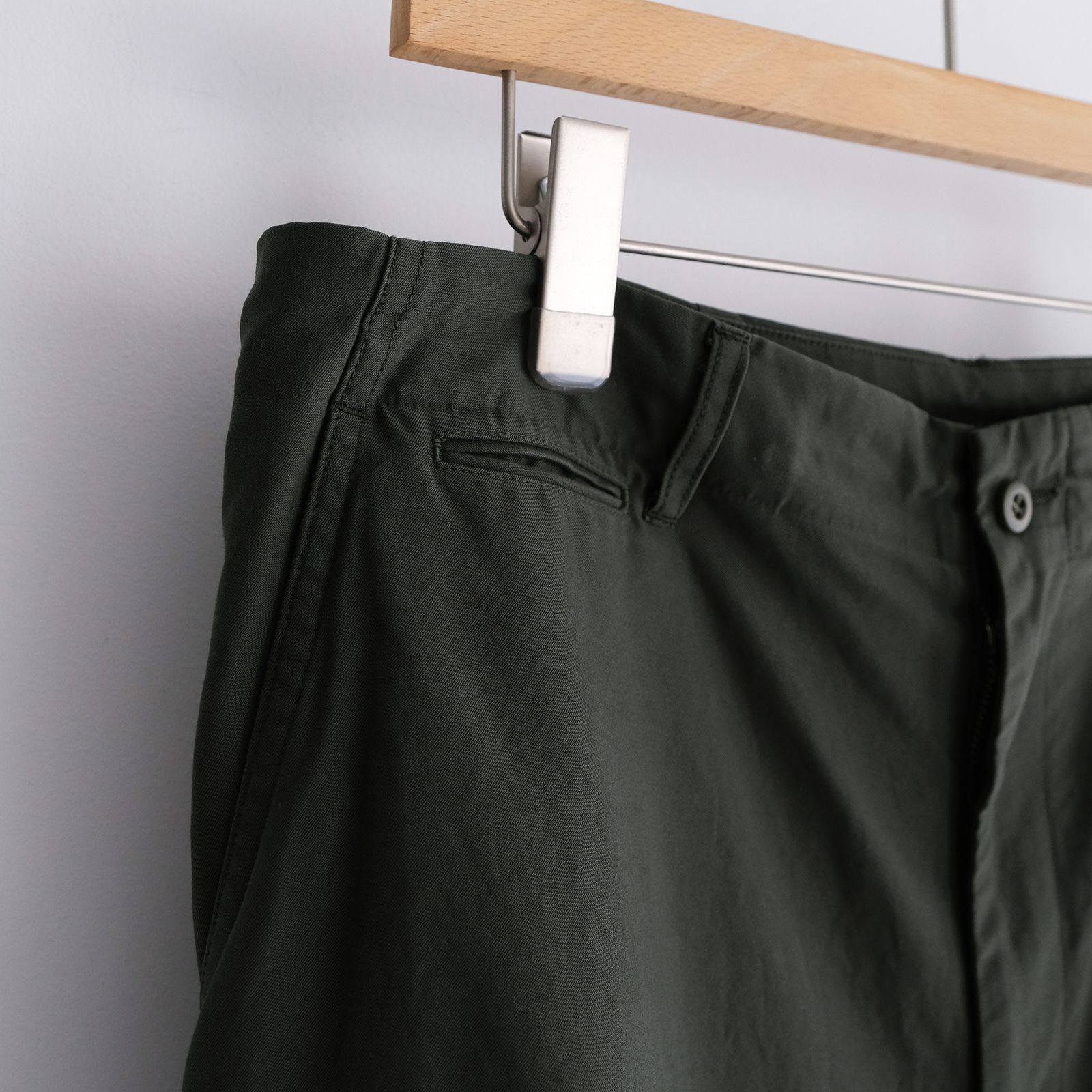 Cotton Cupro Back Satin Military Pants -パンツ-（Green / グリーン）