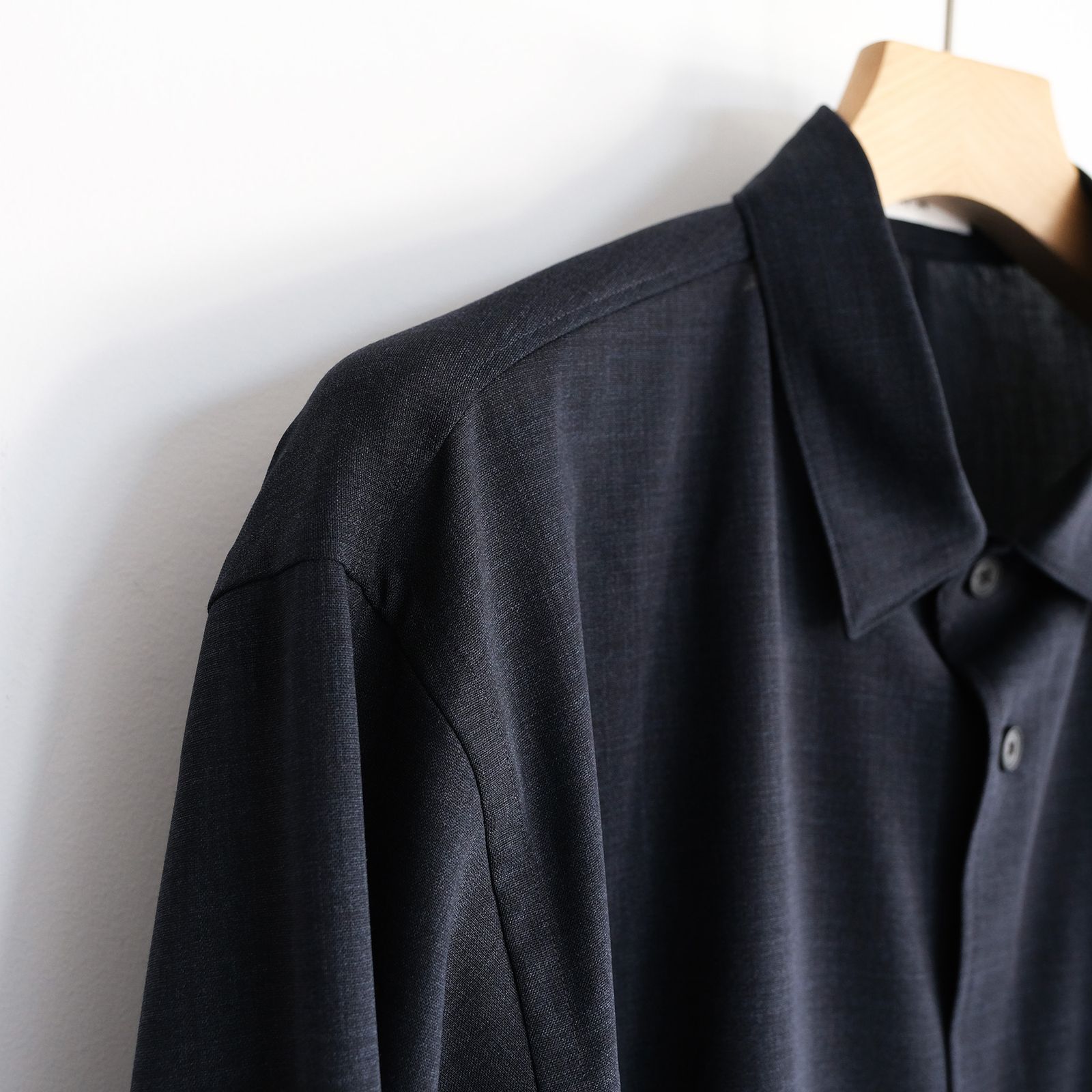 Twist Wool Gauze Loose Fit Shirt -シャツ-（Navy Top / ネイビートップ）