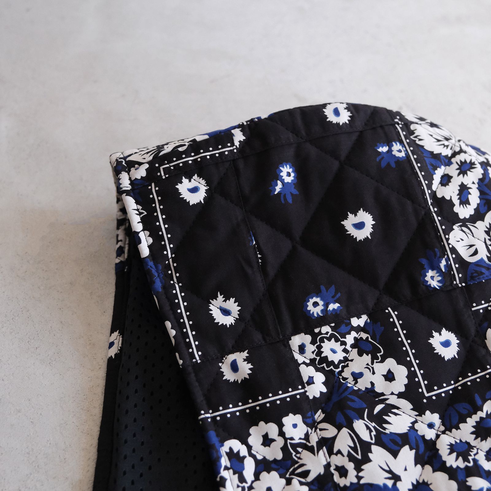Patchwork Bandana Quilted Hood -スカーフ-（Black×Blue / ブラック×ブルー）