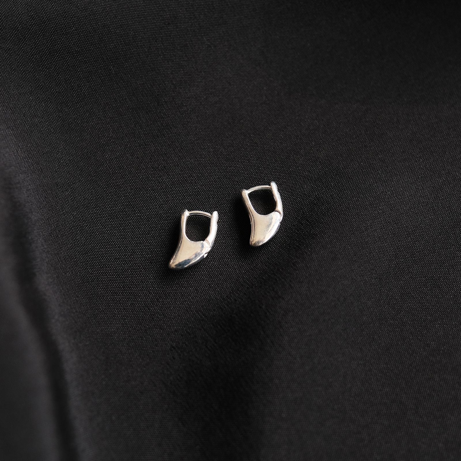 Tiny Moon Hoops -ピアス-（Silver 925 / シルバー925）
