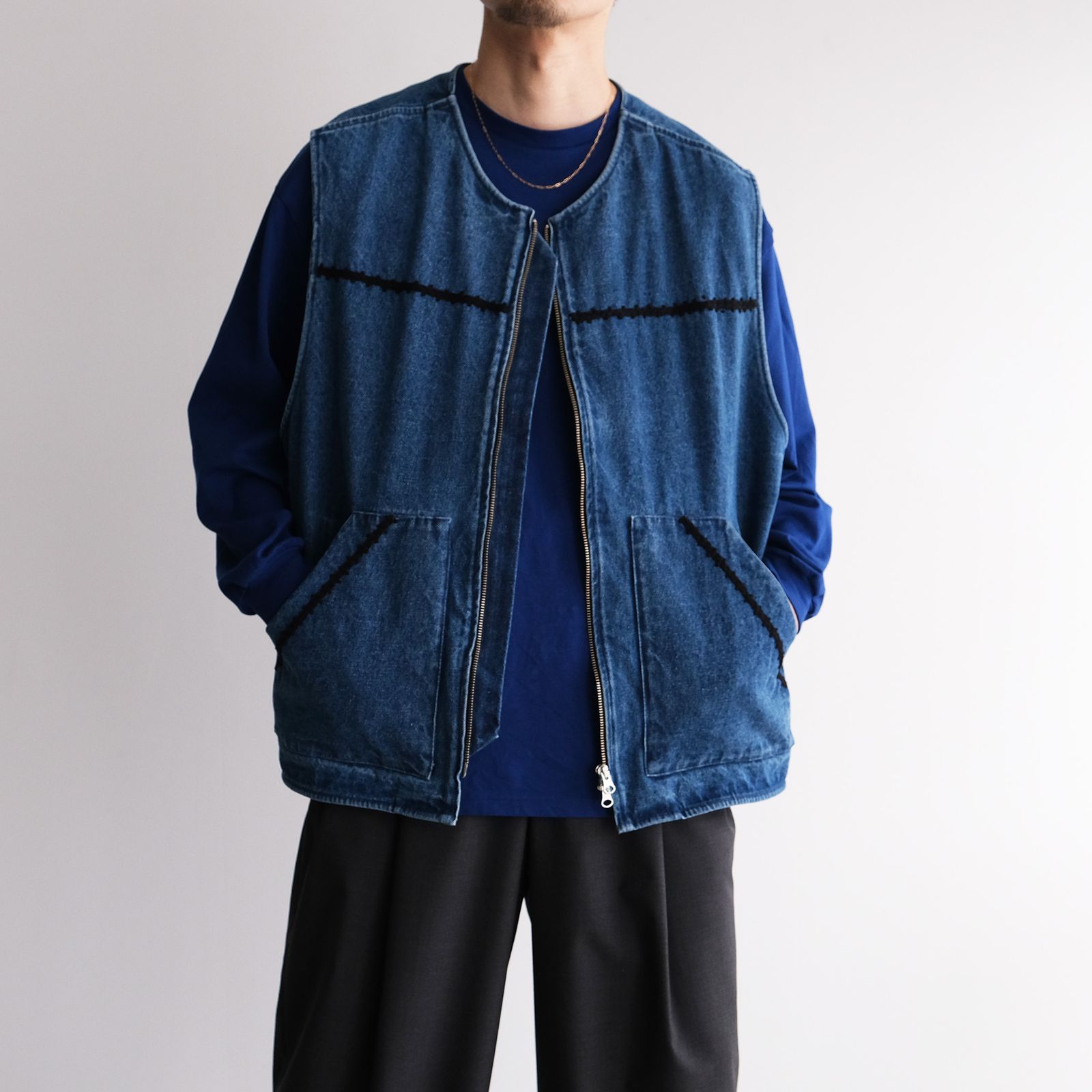 Trim Embroidery Denim Vest -ベスト-（Indigo×Black / インディゴ×ホワイト）