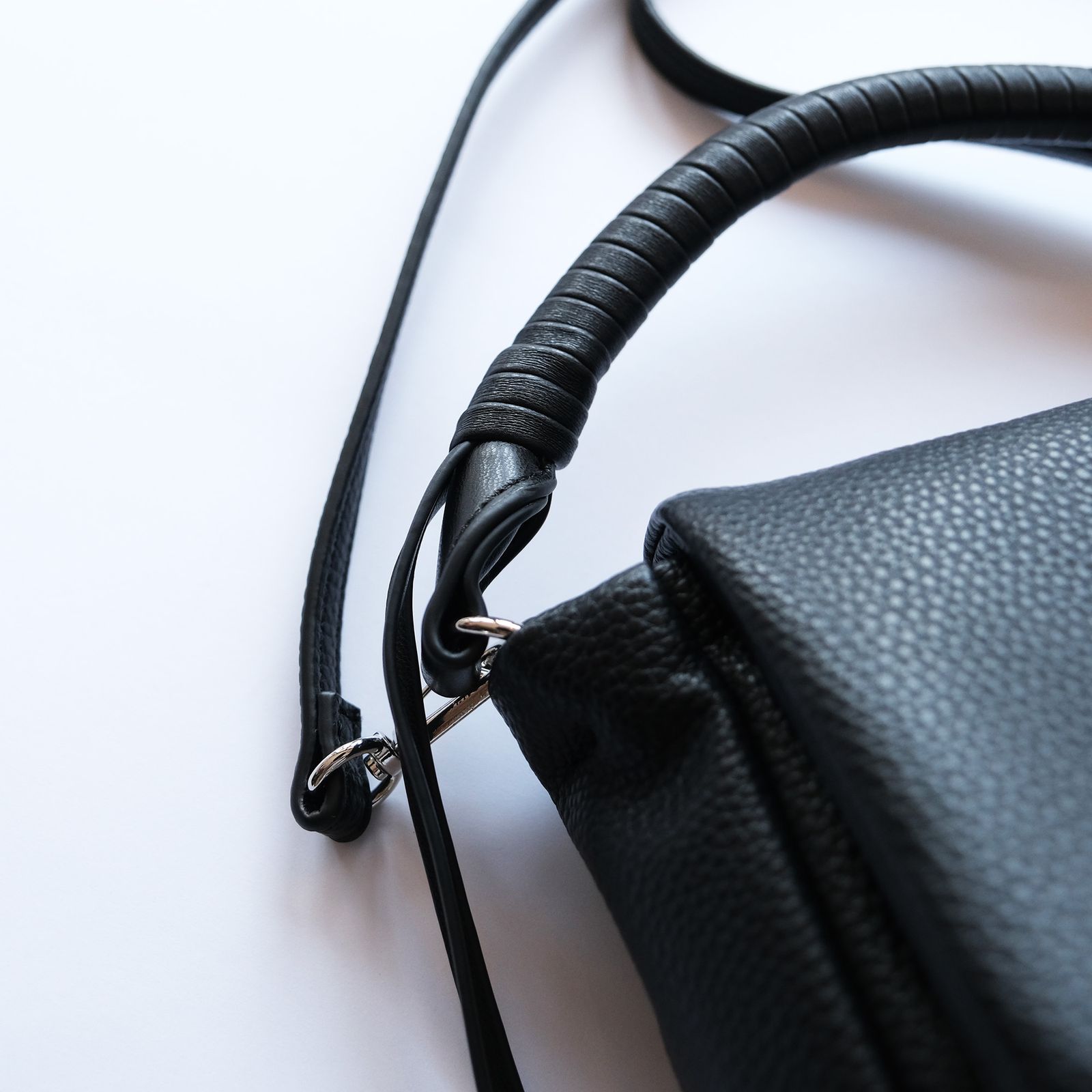 Tech Leather Mini Pouch -バッグ-（Black / ブラック）