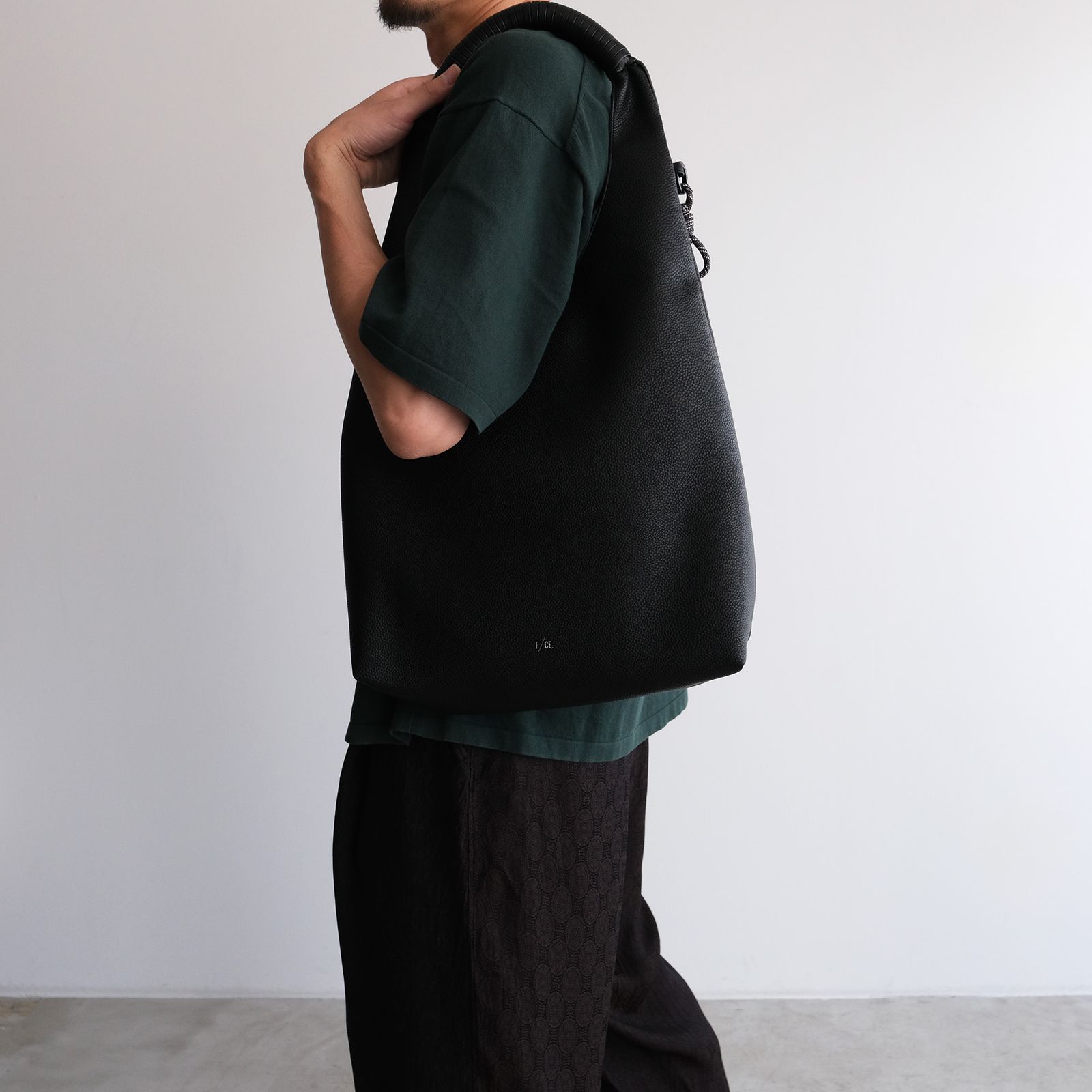 Tech Leather Wrapping Handle Tote -バッグ-（Black / ブラック）