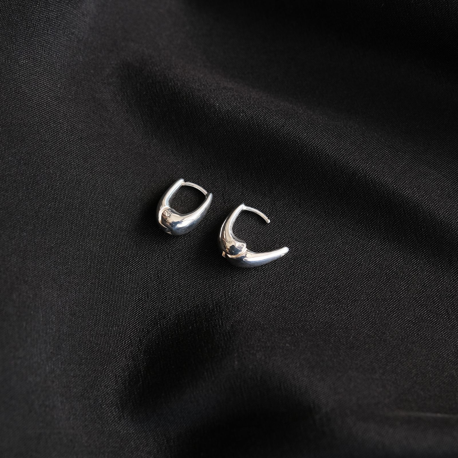 Tiny Tiny Puffy Hoops -ピアス-（Silver 925 / シルバー925）