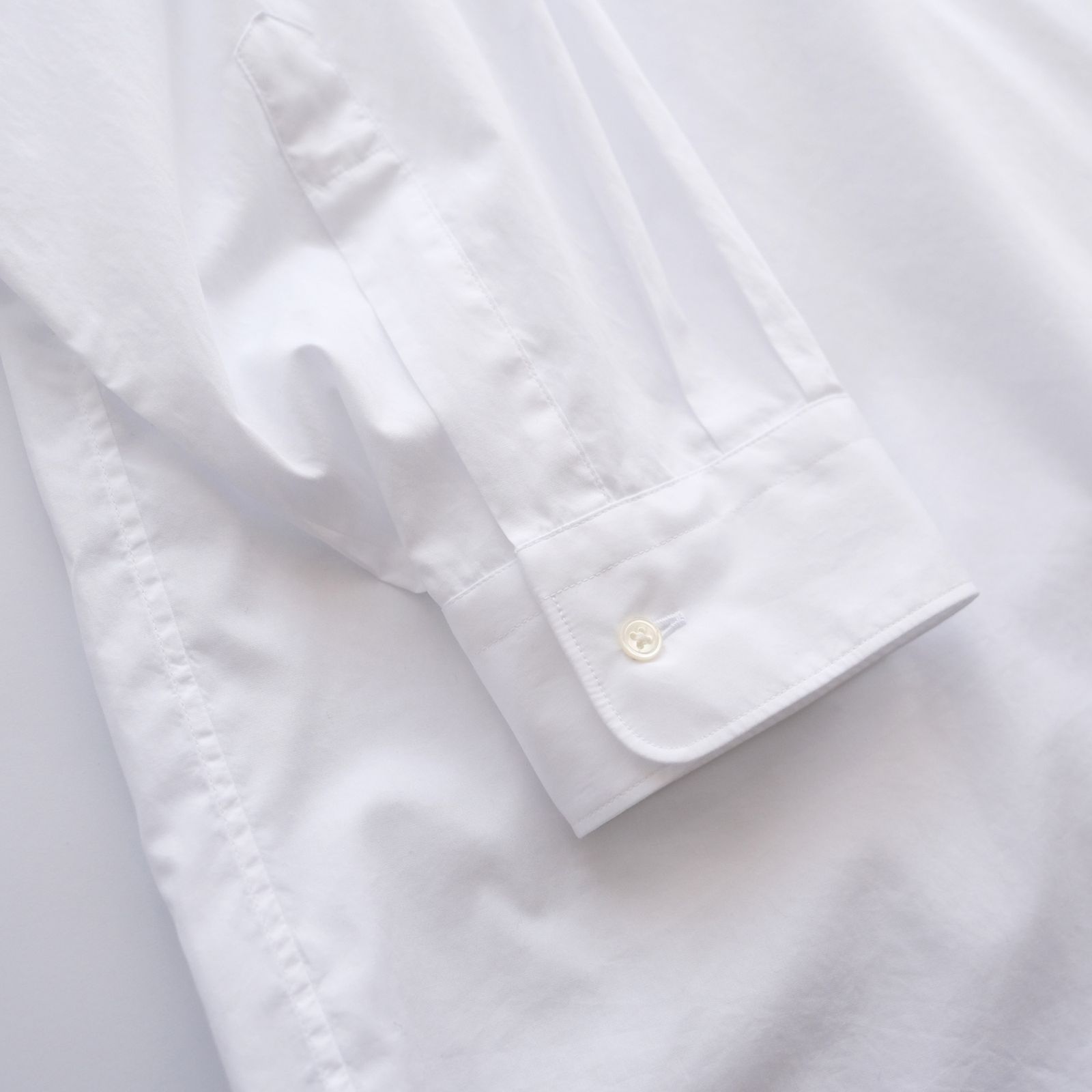 Broad L/S Oversized Band Collar Shirt -シャツ-（White / ホワイト）