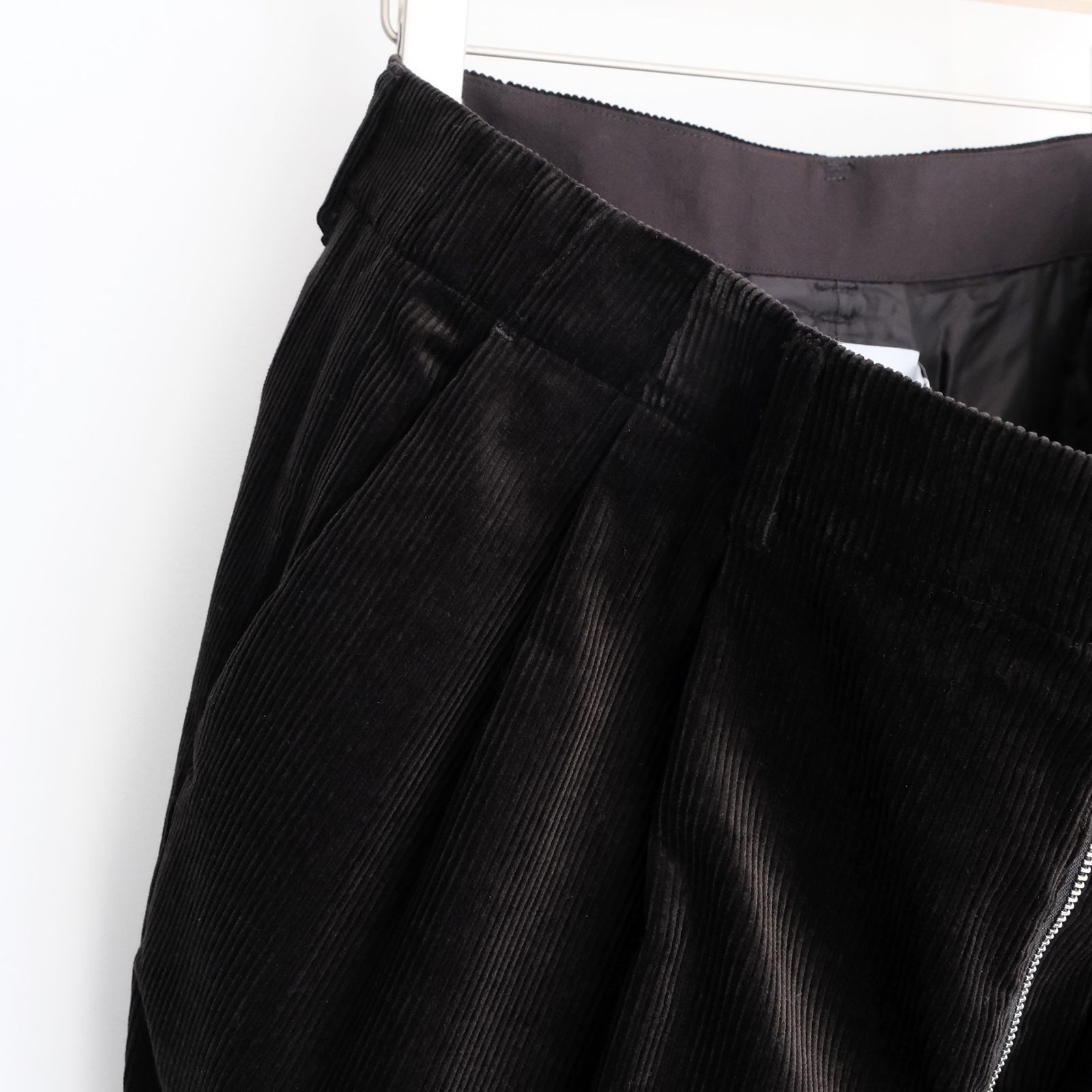 Suvin Corduroy Wide Straight Trousers -パンツ-（Black / ブラック）GU263-40213B