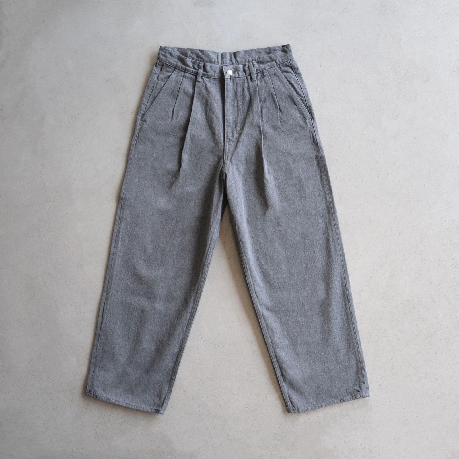 Graphpaper - Colorfast Denim Two Tuck Pants -パンツ-（Gray / グレー） | STACK STORE