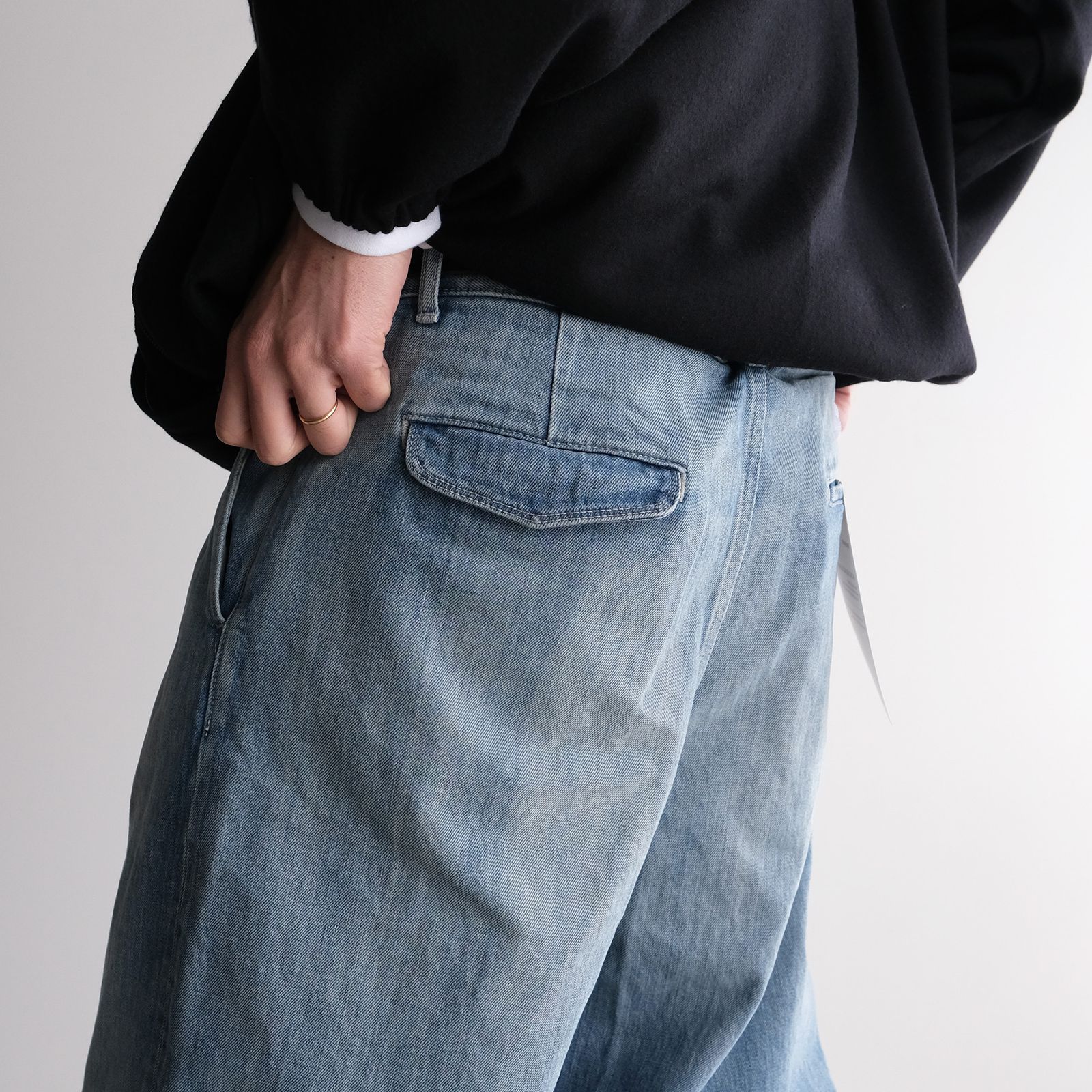 Selvage Denim Two Tuck Pants -デニムパンツ-（Indigo Light Fade / インディゴライトフェード）GU261-40061LB