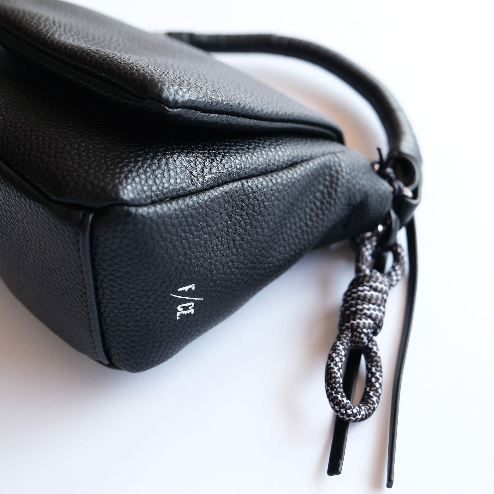 Tech Leather Mini Pouch -バッグ-（Black / ブラック）